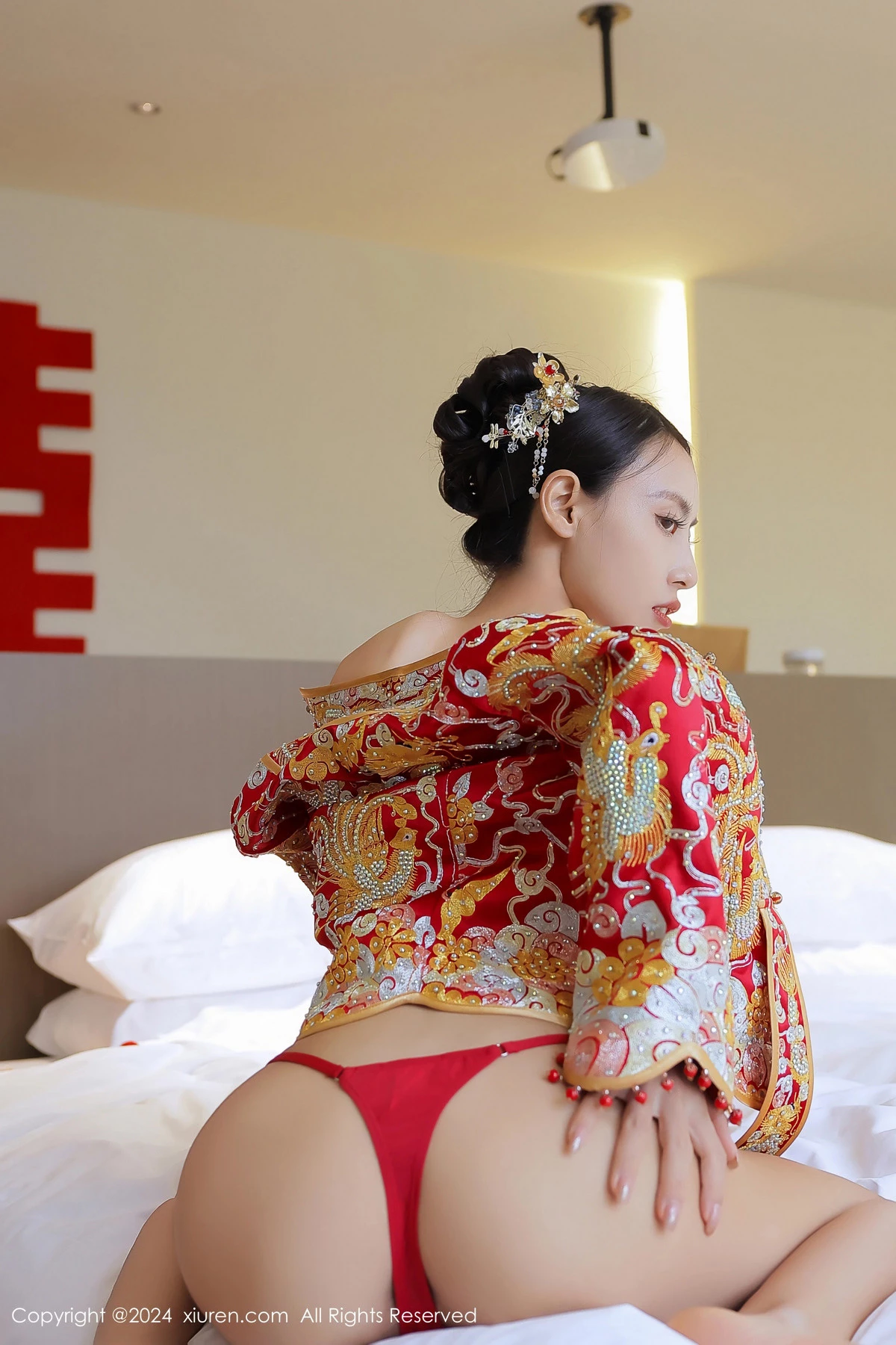 [[XiuRen秀人网]秀人网]No.8534_模特Lingyu69新娘主题性感红色中式新娘服饰秀惹火身段诱惑写真77P