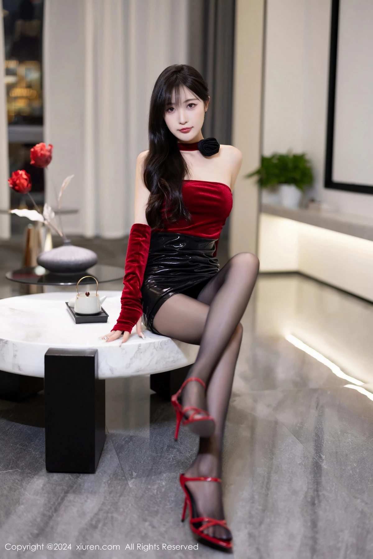 [[XiuRen秀人网]秀人网]No.8530_模特林星阑性感红色上衣配黑皮短裙露超薄黑丝秀美腿诱惑写真80P