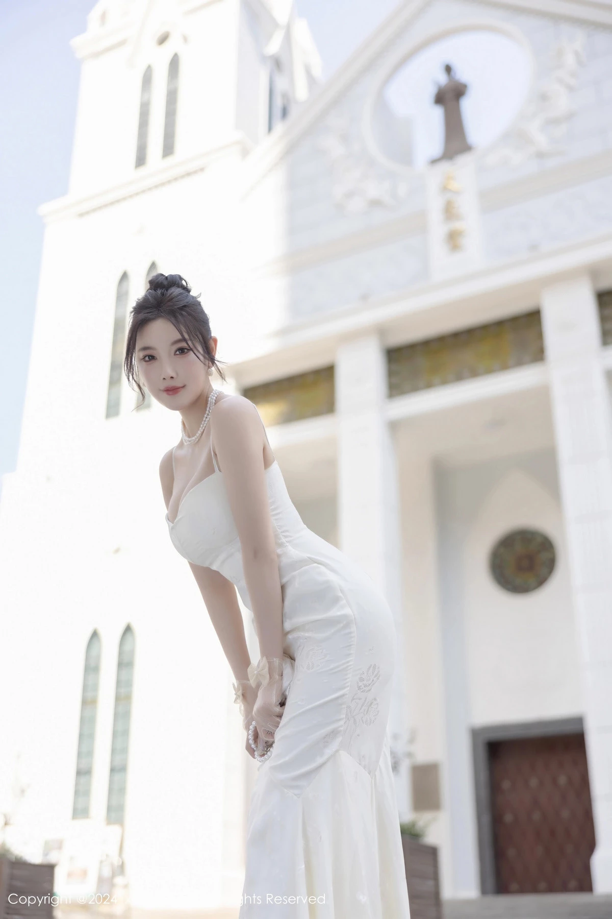 [[XiuRen秀人网]秀人网]No.8538_女神杨晨晨Yome性感白色连衣裙配白色丝袜秀完美身材诱惑写真81P