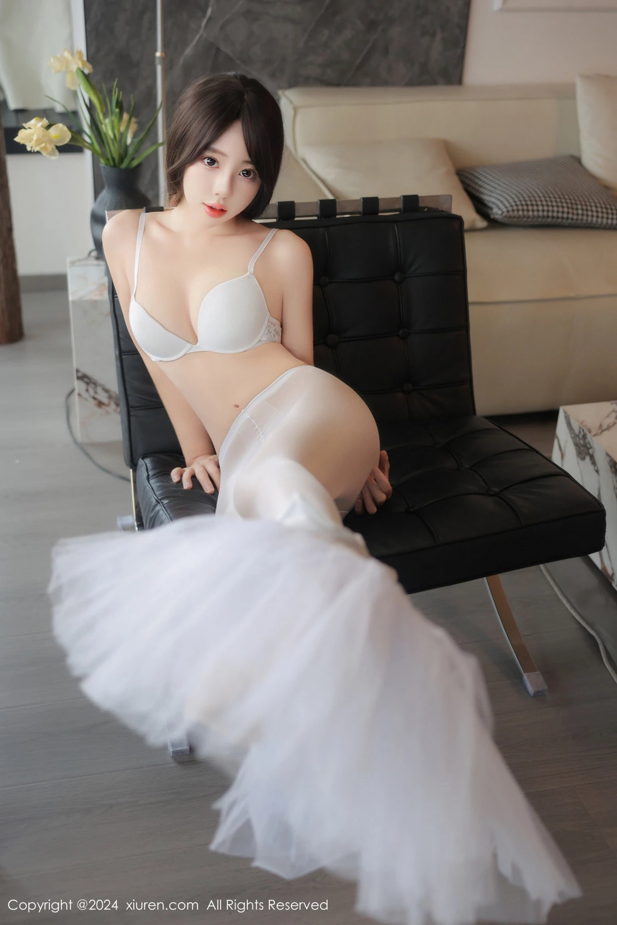 [[XiuRen秀人网]秀人网]No.8564_模特桃妖夭性感白色芭蕾连体衣配白丝裤袜秀曼妙身姿诱惑写真80P