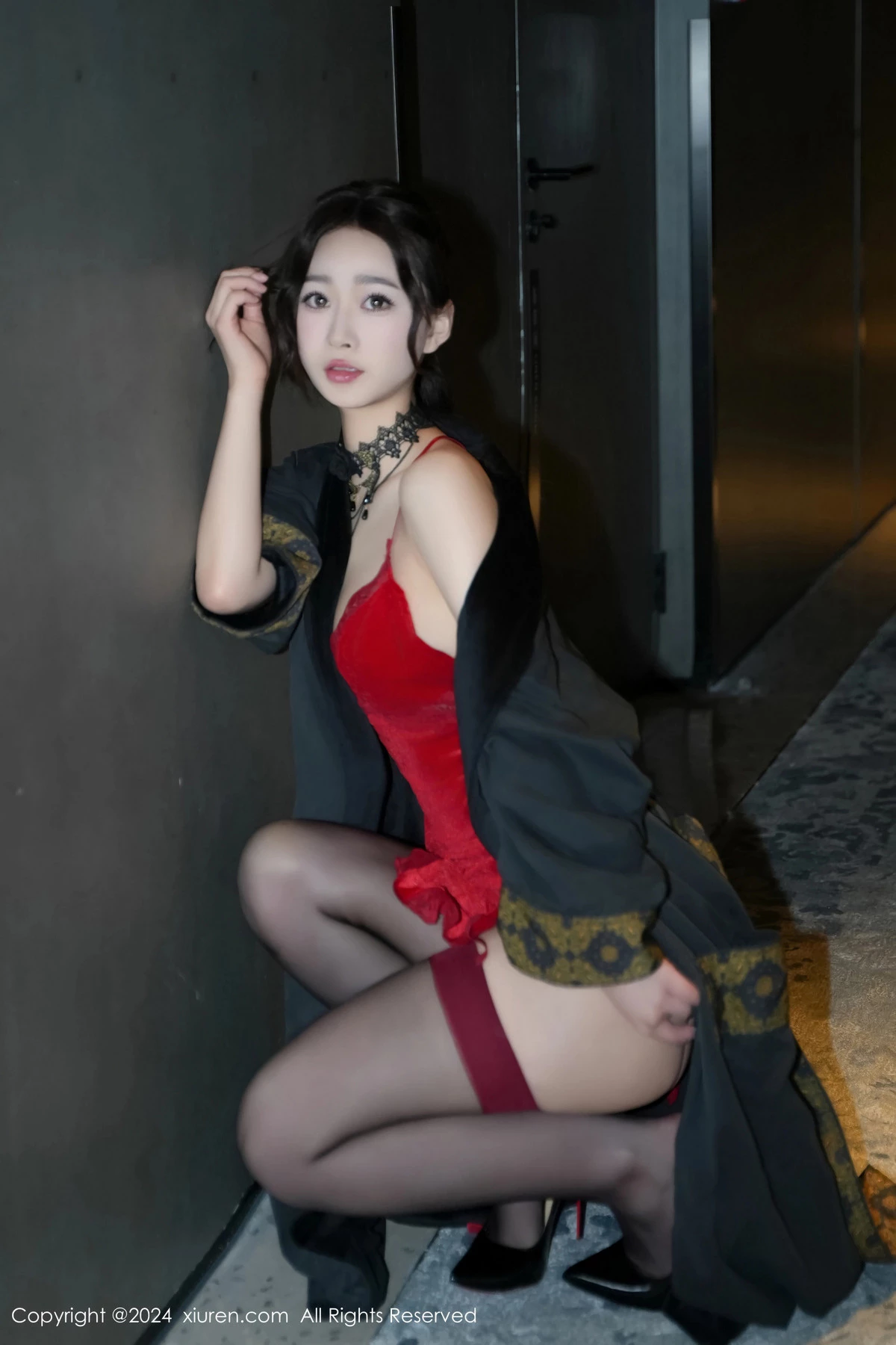 [[XiuRen秀人网]秀人网]No.8547_模特软糖爱喝奶性感红色吊带短裙配黑丝吊袜秀曼妙身姿诱惑写真73P