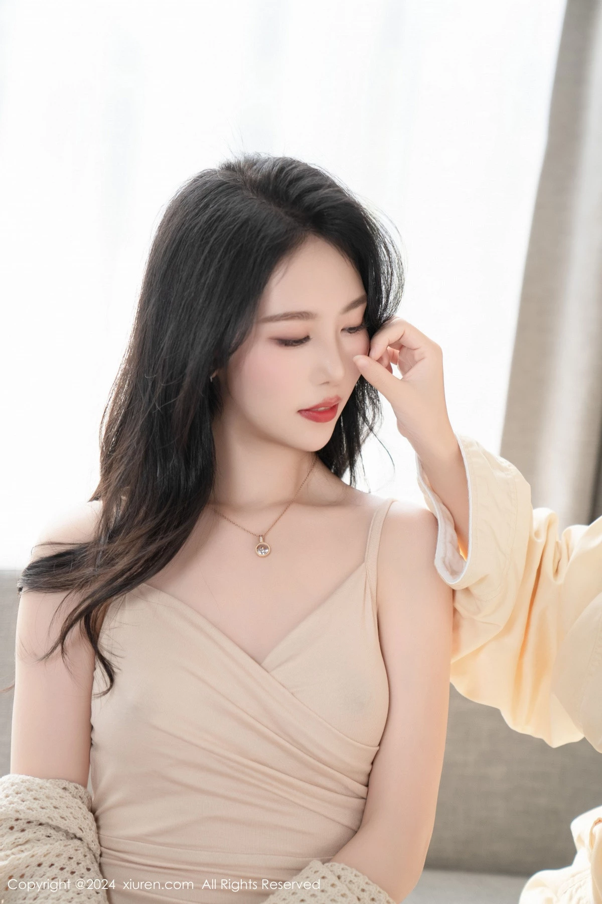 [[XiuRen秀人网]秀人网]No.8559_模特利世杏色连衣长裙露黑色内衣配超薄黑丝秀曼妙身姿诱惑写真84P