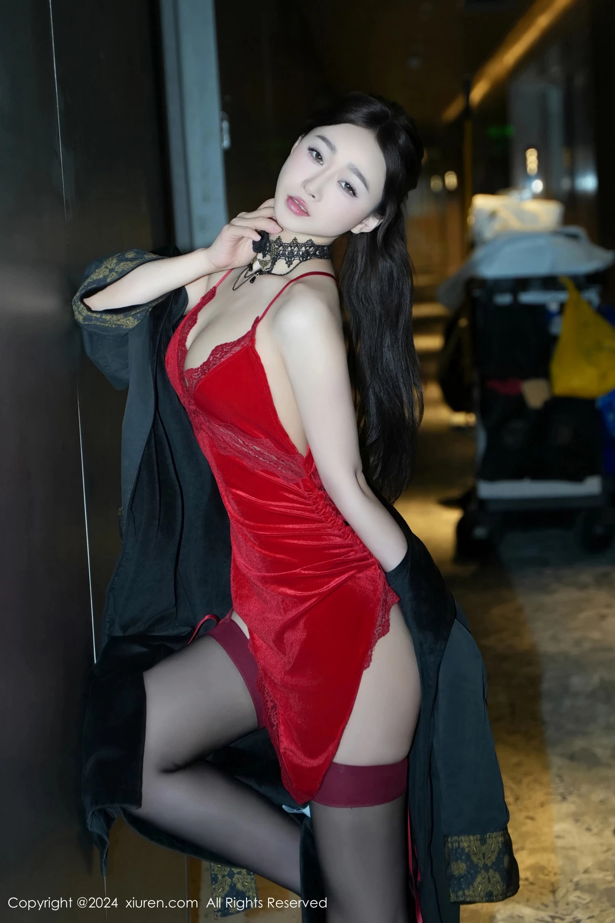 [[XiuRen秀人网]秀人网]No.8547_模特软糖爱喝奶性感红色吊带短裙配黑丝吊袜秀曼妙身姿诱惑写真73P