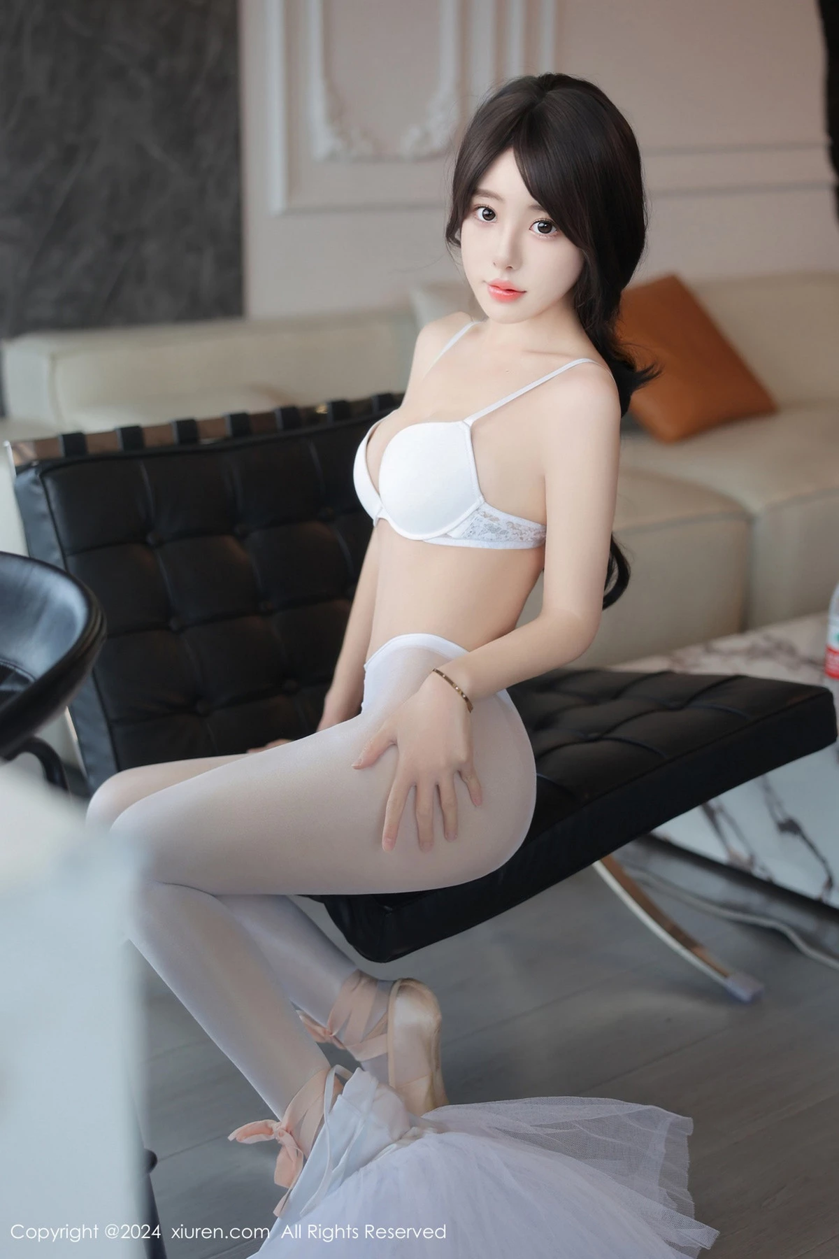 [[XiuRen秀人网]秀人网]No.8564_模特桃妖夭性感白色芭蕾连体衣配白丝裤袜秀曼妙身姿诱惑写真80P