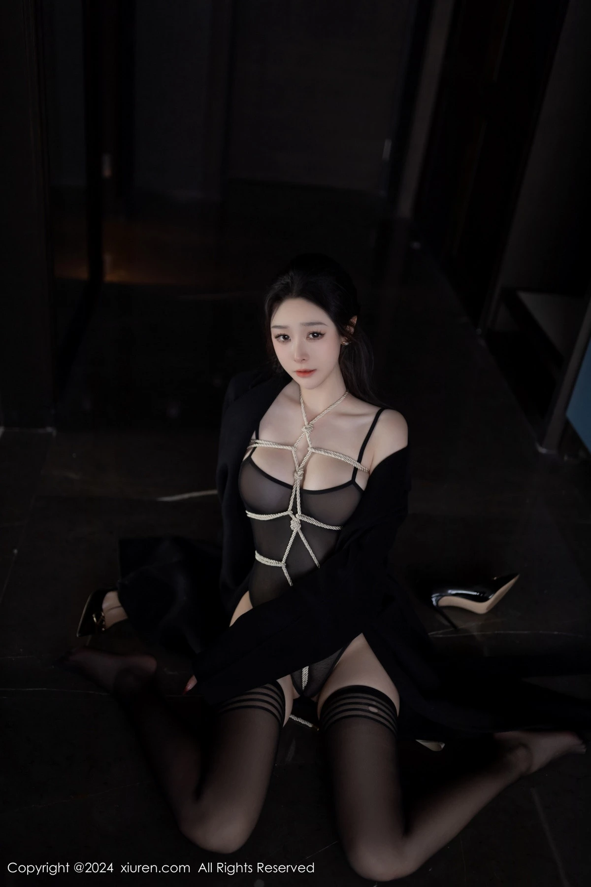 [[XiuRen秀人网]秀人网]No.8552_模特小逗逗性感黑色薄纱连体衣情趣捆绑秀惹火身材撩人诱惑写真80P