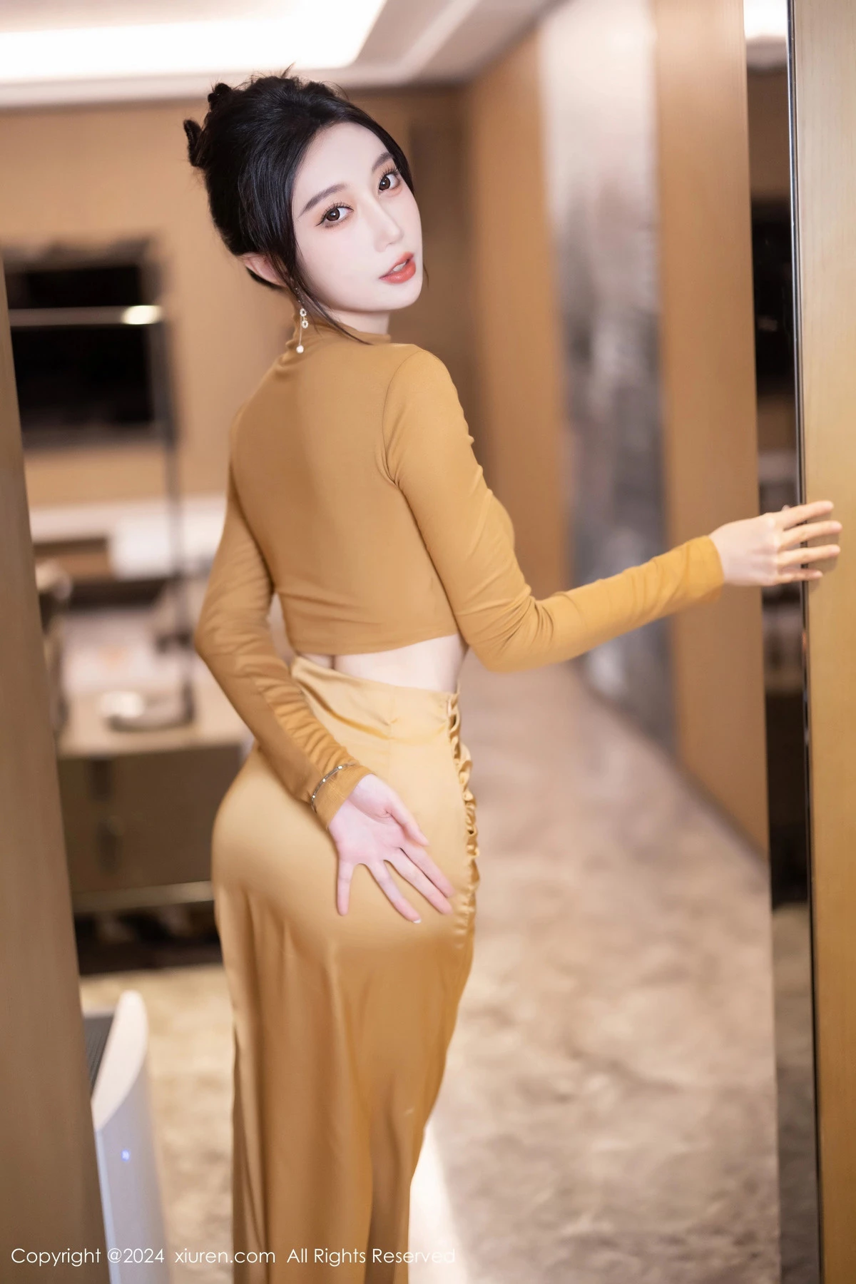 [[XiuRen秀人网]秀人网]No.8574_模特玥儿玥性感黄色长裙配原色丝袜+黑色情趣内衣惹火诱惑写真81P