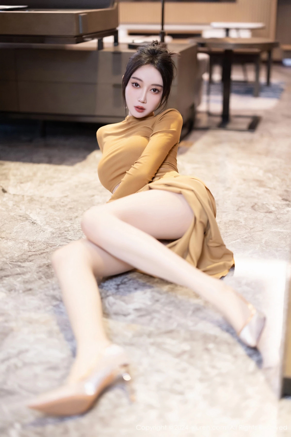 [[XiuRen秀人网]秀人网]No.8574_模特玥儿玥性感黄色长裙配原色丝袜+黑色情趣内衣惹火诱惑写真81P