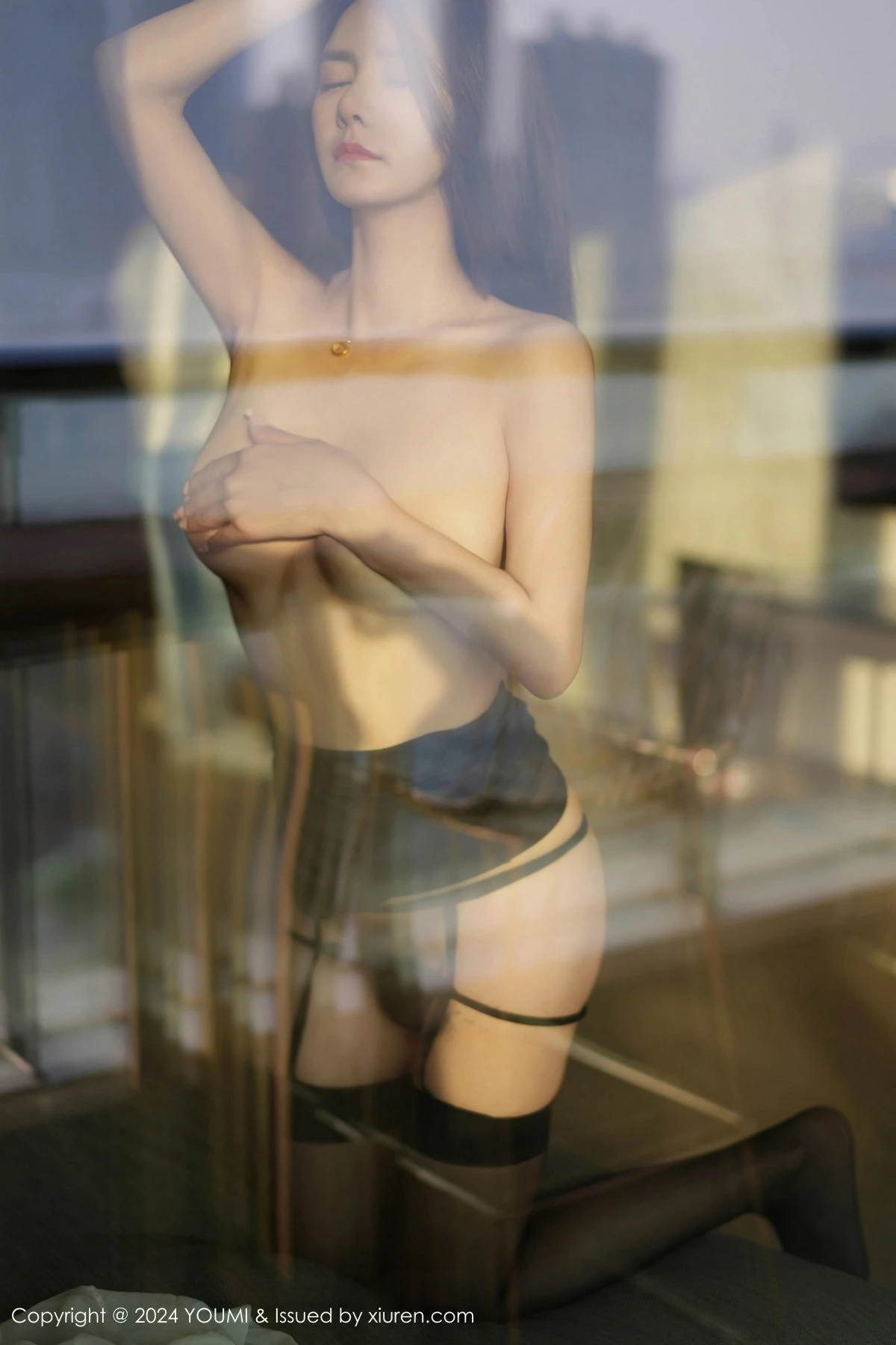 [YouMi尤蜜荟]Vol.1066_模特菲儿beauty性感白色OL服饰配黑丝吊袜秀完美身材诱惑写真71P