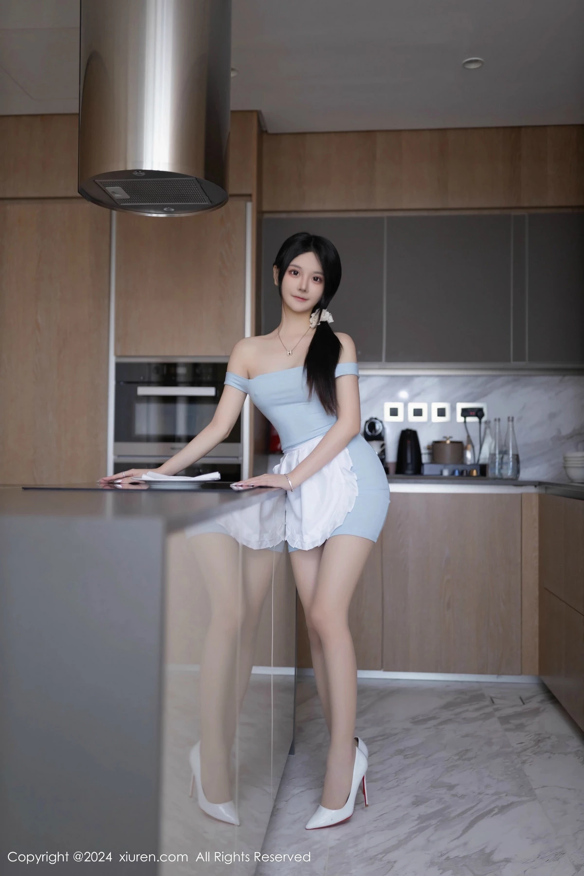 [[XiuRen秀人网]秀人网]No.8597_模特幼幼性感浅蓝色连衣短裙配超薄肉丝秀完美身材迷人诱惑写真80P