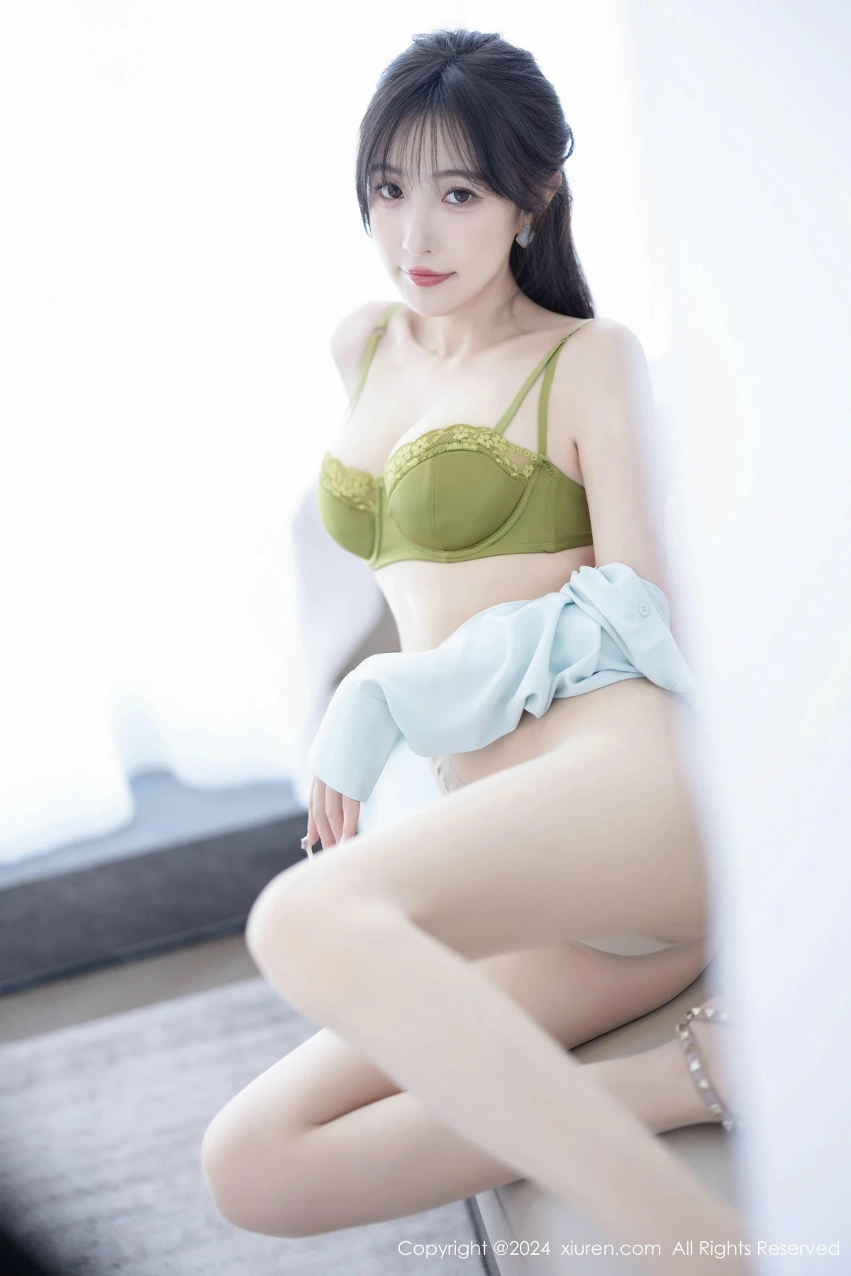 [[XiuRen秀人网]秀人网]No.8589_模特林星阑性感浅绿衬衫配白短裙露超薄肉丝秀曼妙身姿诱惑写真86P
