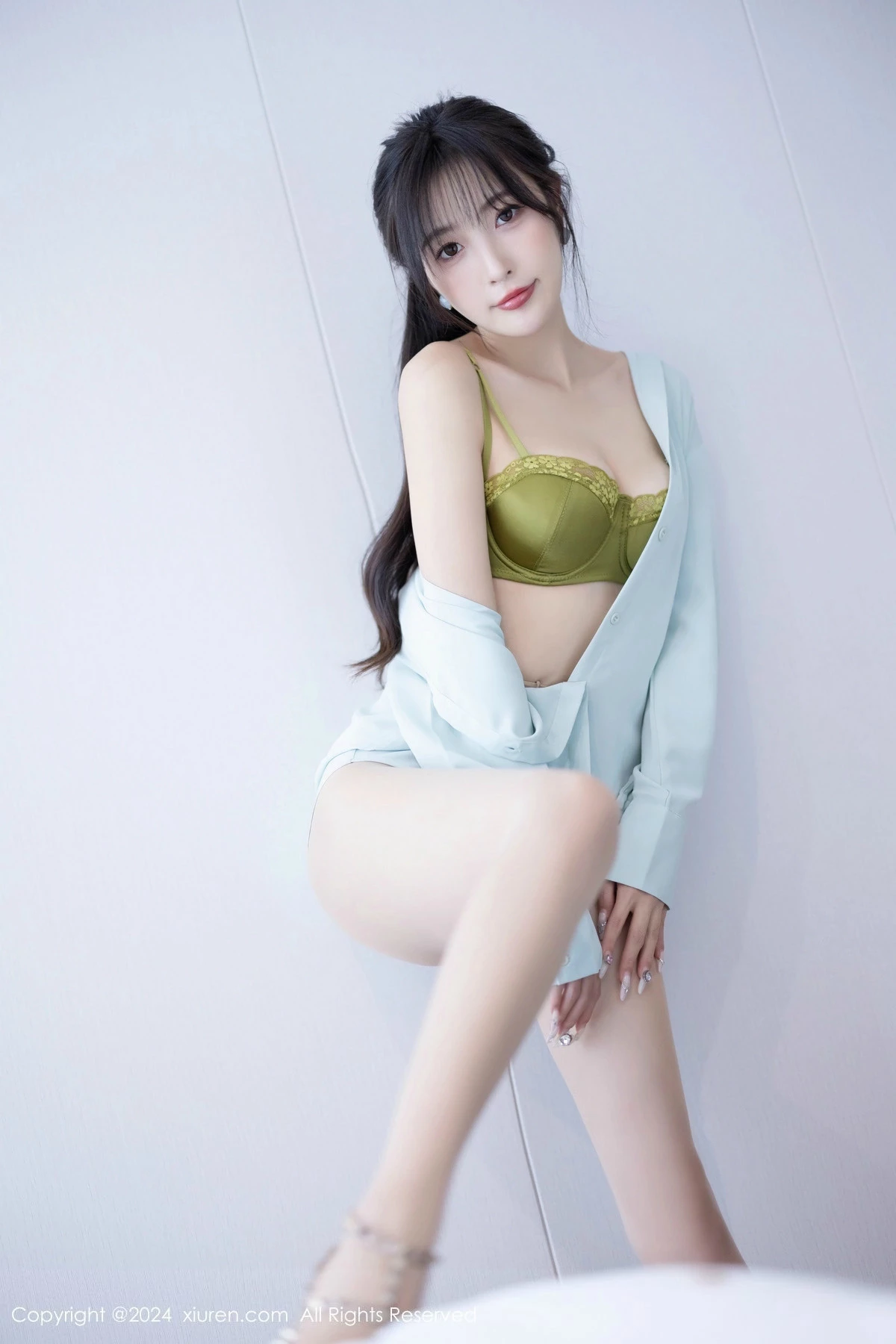 [[XiuRen秀人网]秀人网]No.8589_模特林星阑性感浅绿衬衫配白短裙露超薄肉丝秀曼妙身姿诱惑写真86P