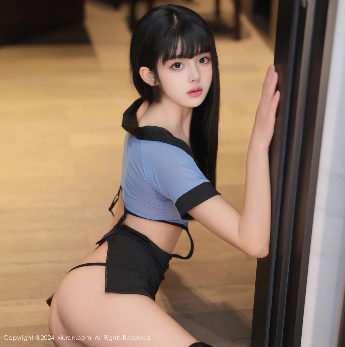 [[XiuRen秀人网]秀人网]No.8584_新人模特美少女@性感浅蓝色T恤配短裙露黑丝袜秀美腿诱惑写真79P