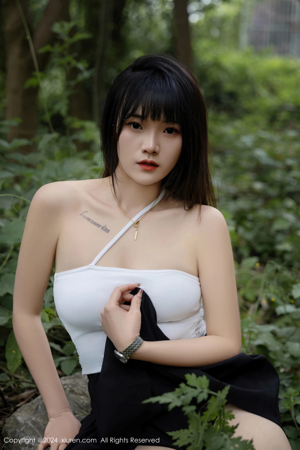 [[XiuRen秀人网]秀人网]No.8586_模特唐安诺户外性感黑色百褶裙配黑色丝袜秀曼妙身姿迷人写真81P
