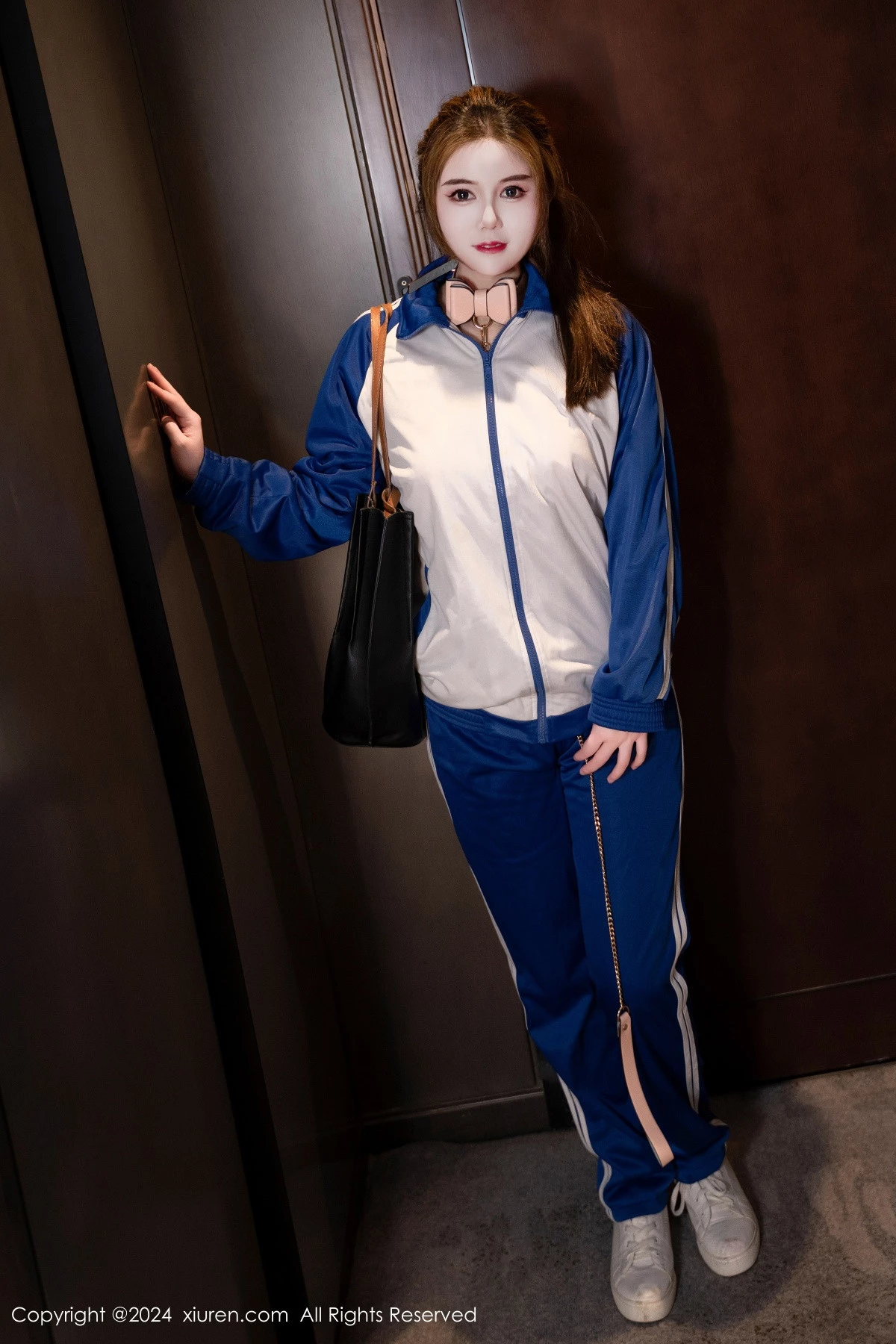 [[XiuRen秀人网]秀人网]No.8621_新人模特粉嫩嫩性感学妹服饰露粉色内衣配超薄肉丝迷人诱惑写真82P