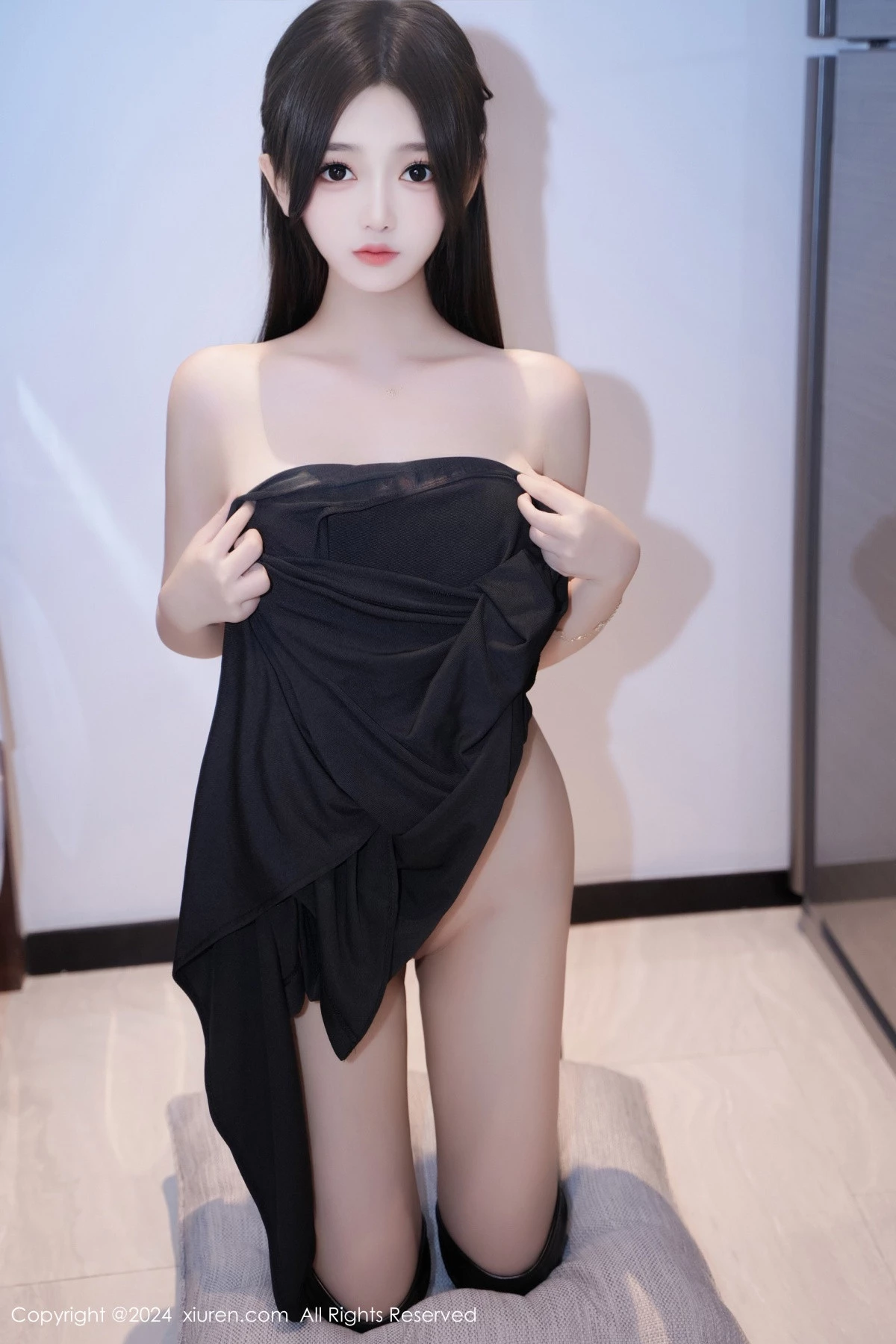 [[XiuRen秀人网]秀人网]No.8623_模特奶茶味的包子性感黑色连衣长裙配黑皮靴秀丰腴身材诱惑写真62P