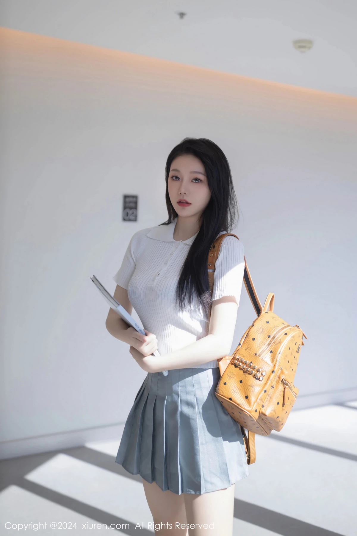 [[XiuRen秀人网]秀人网]No.8649_模特安然anran性感白色上衣配灰色短裙露蕾丝内衣撩人诱惑写真80P