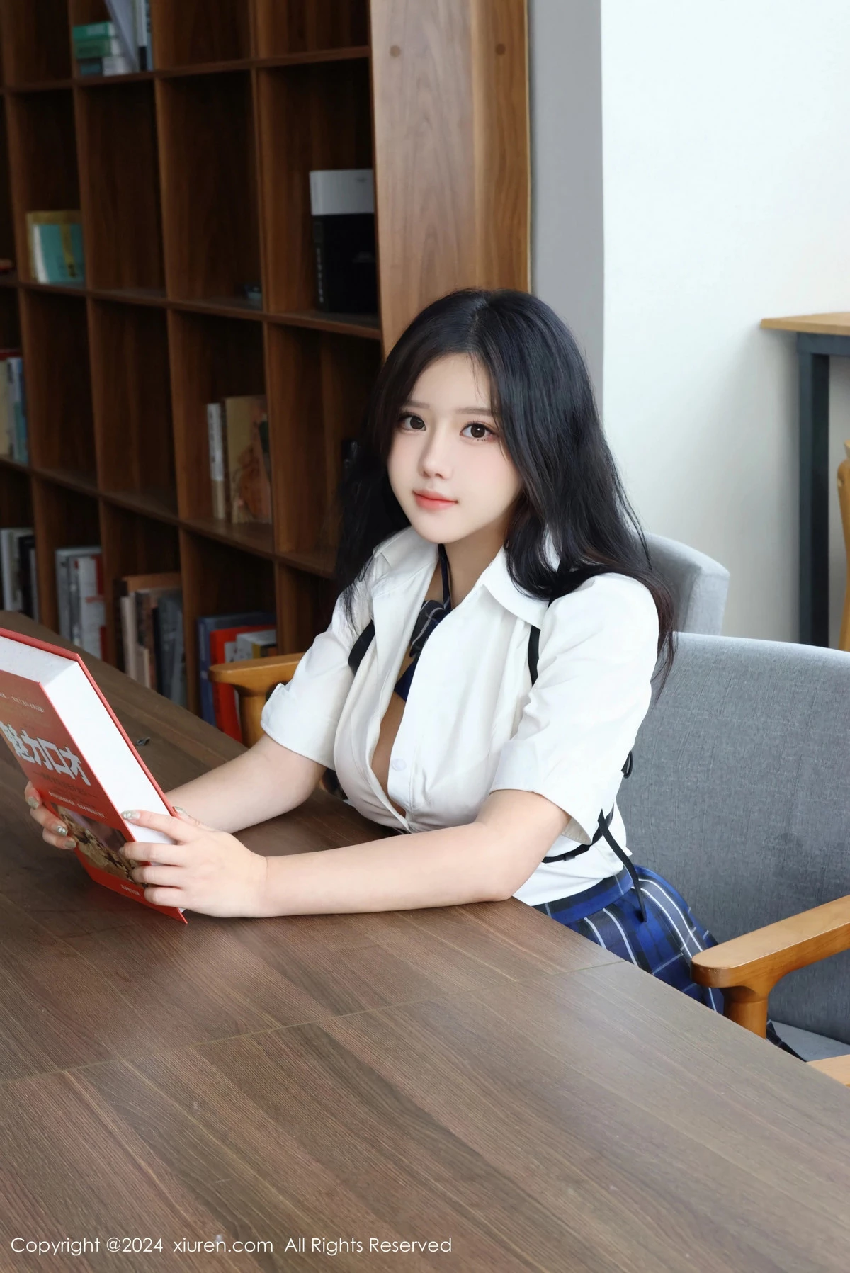 [[XiuRen秀人网]秀人网]No.8637_模特小薯条nienie图书馆场景JK制服配黑丝袜秀完美身材诱惑写真80P