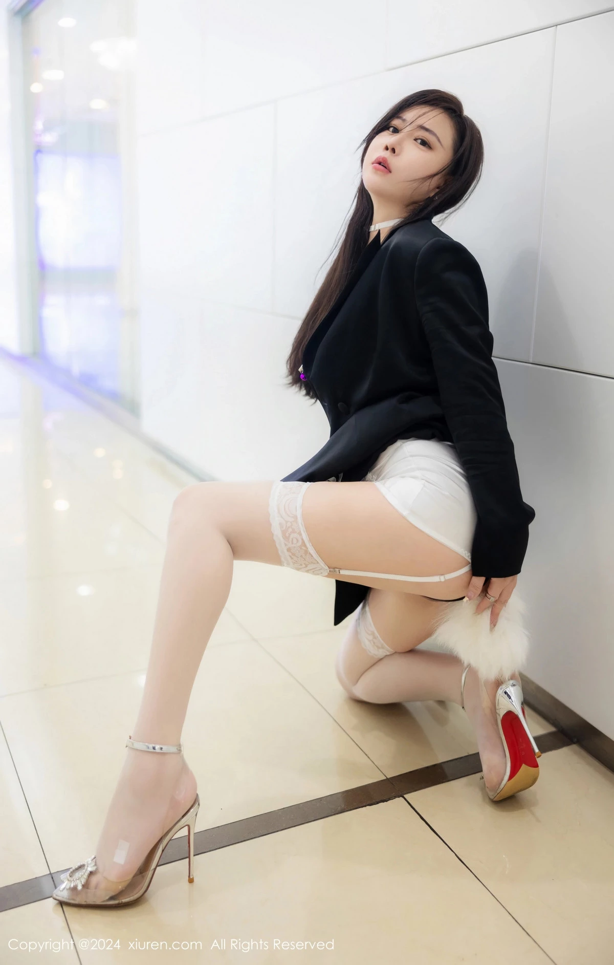 [[XiuRen秀人网]秀人网]No.8642_模特王婉悠Queen性感白色内衣配白丝吊袜秀惹火身材诱惑写真86P