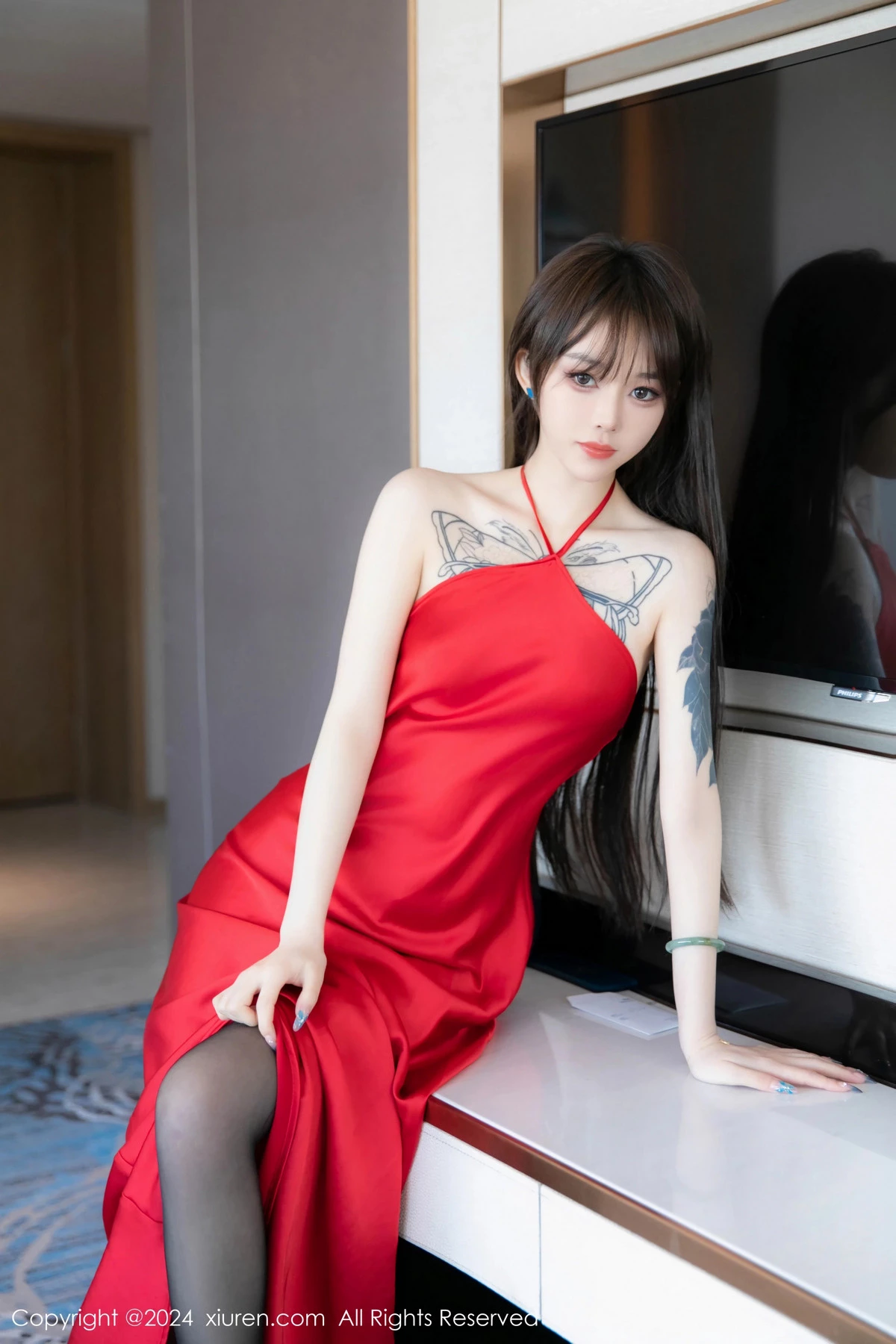 [[XiuRen秀人网]秀人网]No.8630_模特奶瓶性感红色长裙露黑色内衣配超薄黑丝秀曼妙身姿诱惑写真90P