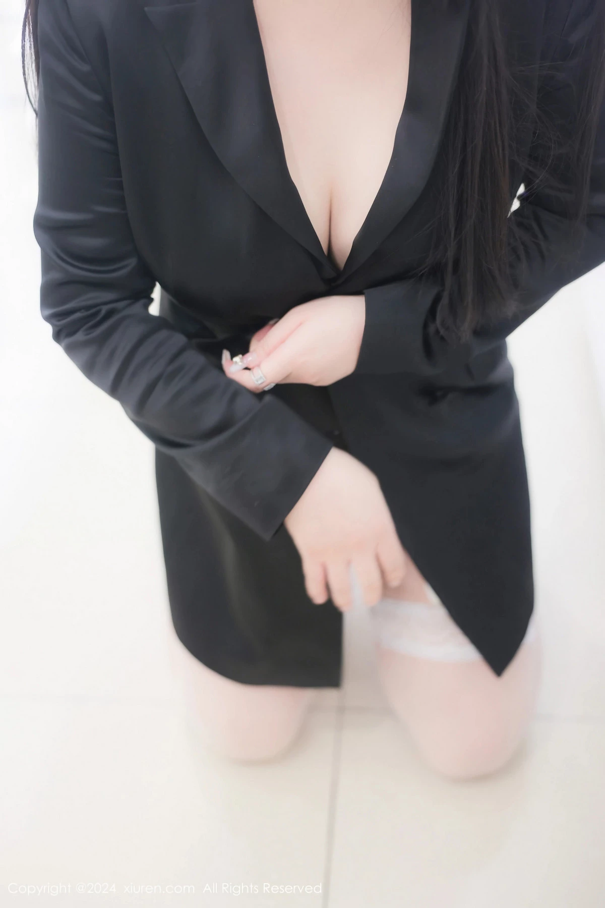 [[XiuRen秀人网]秀人网]No.8642_模特王婉悠Queen性感白色内衣配白丝吊袜秀惹火身材诱惑写真86P
