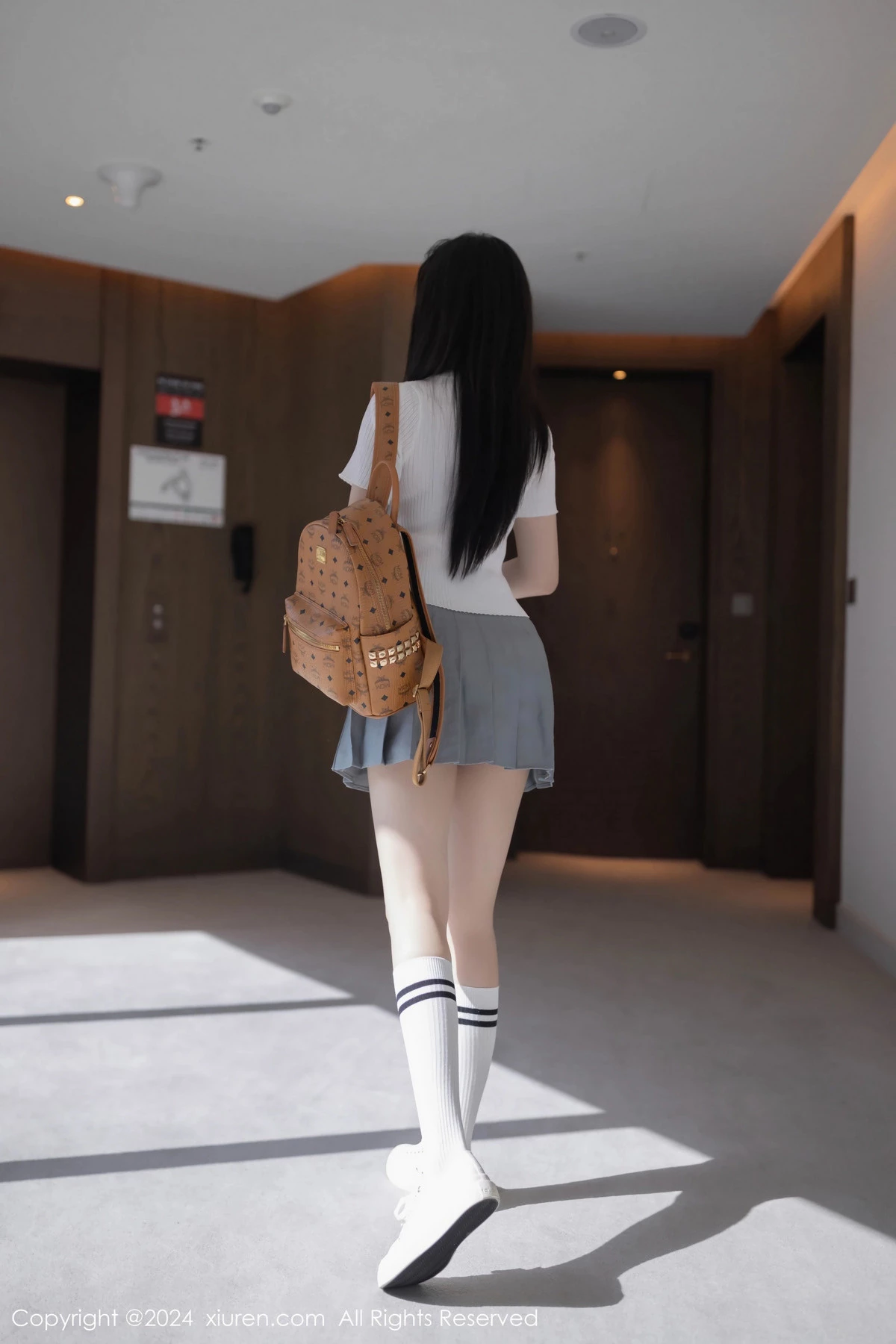[[XiuRen秀人网]秀人网]No.8649_模特安然anran性感白色上衣配灰色短裙露蕾丝内衣撩人诱惑写真80P