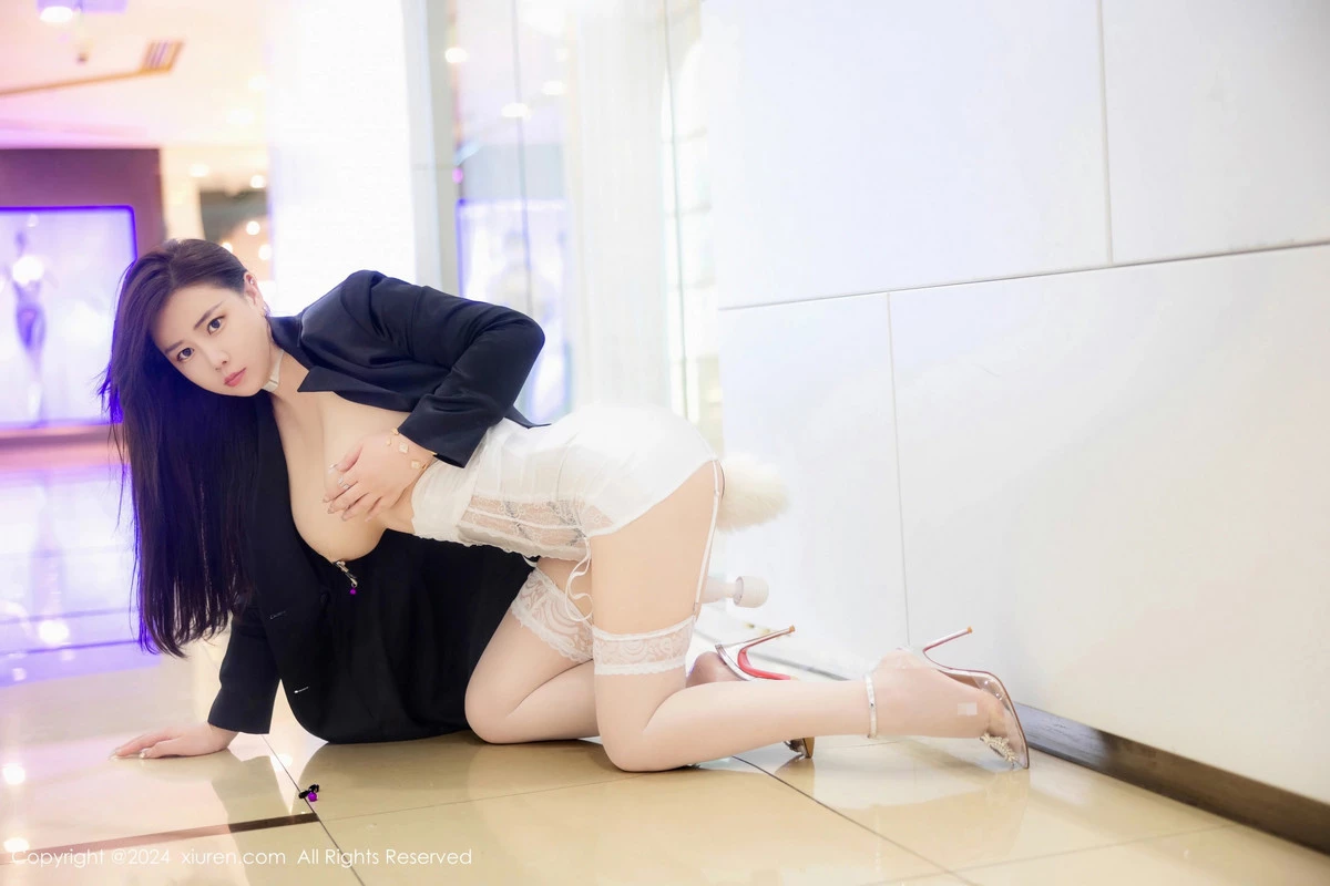 [[XiuRen秀人网]秀人网]No.8642_模特王婉悠Queen性感白色内衣配白丝吊袜秀惹火身材诱惑写真86P