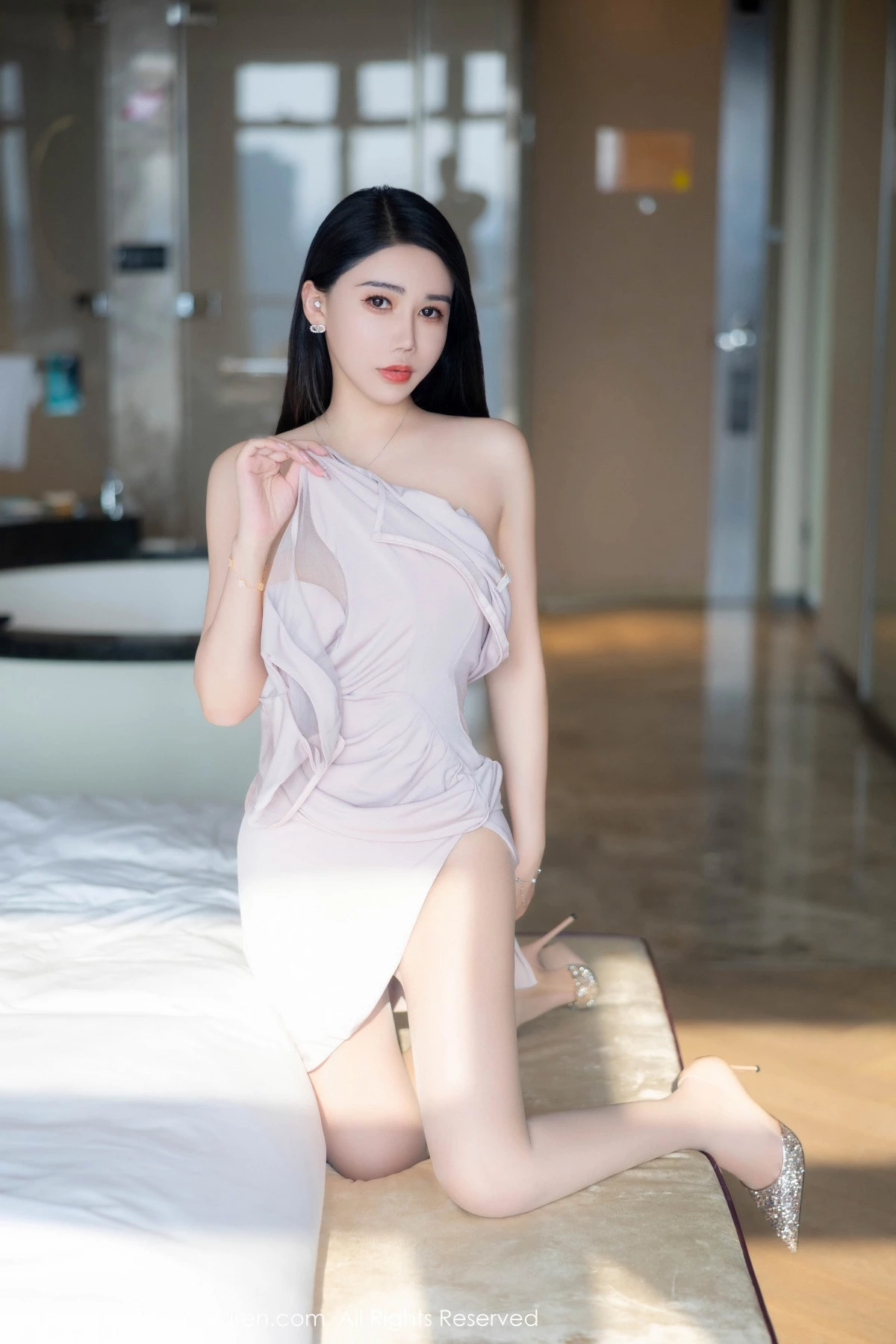 [[XiuRen秀人网]秀人网]No.8655_模特李若汐性感粉色服饰配超薄无内肉丝秀丰腴惹火身材诱惑写真83P