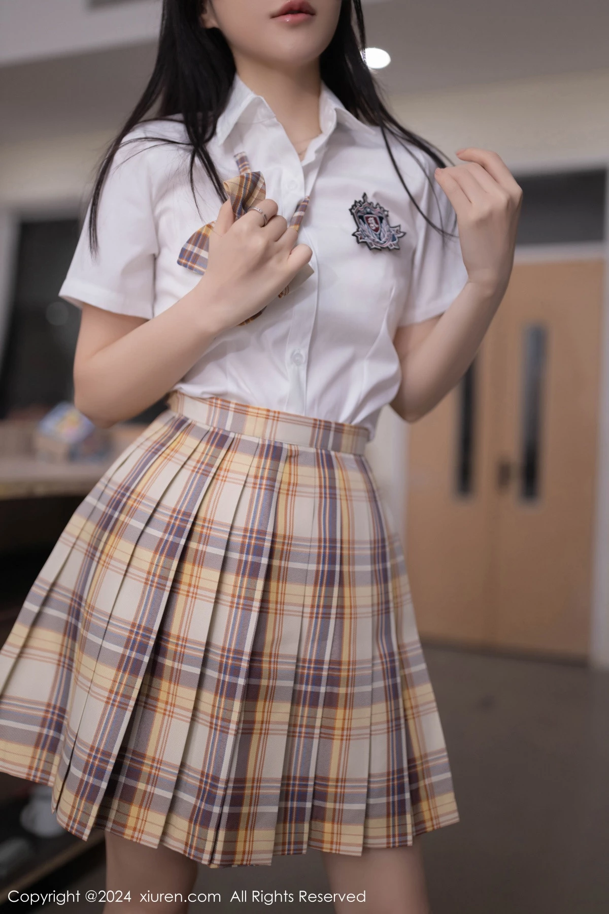 [[XiuRen秀人网]秀人网]No.8654_模特杏子Yada教室场景性感白色学妹制服露灰色内衣惹火诱惑写真86P