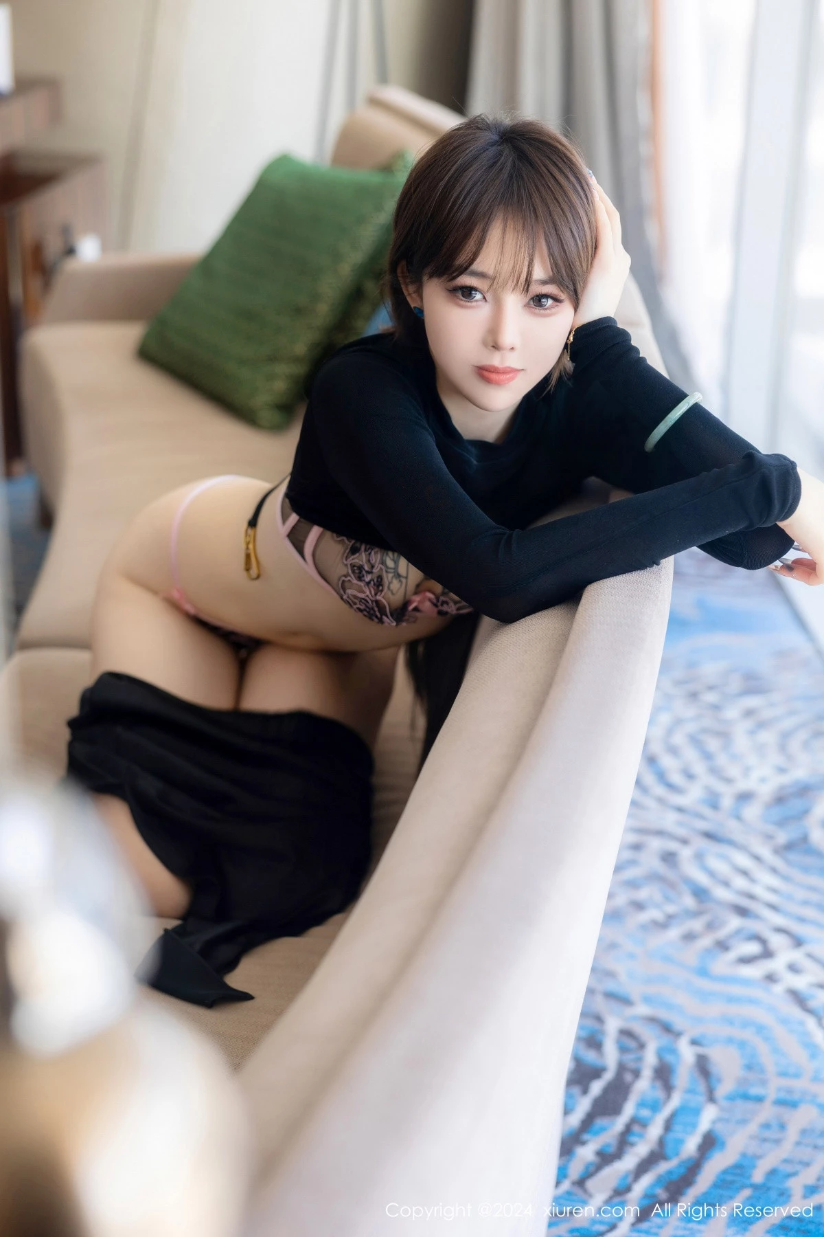 [[XiuRen秀人网]秀人网]No.8661_模特奶瓶性感黑色上衣配黑色长裙露粉黑内衣秀曼妙身姿诱惑写真83P