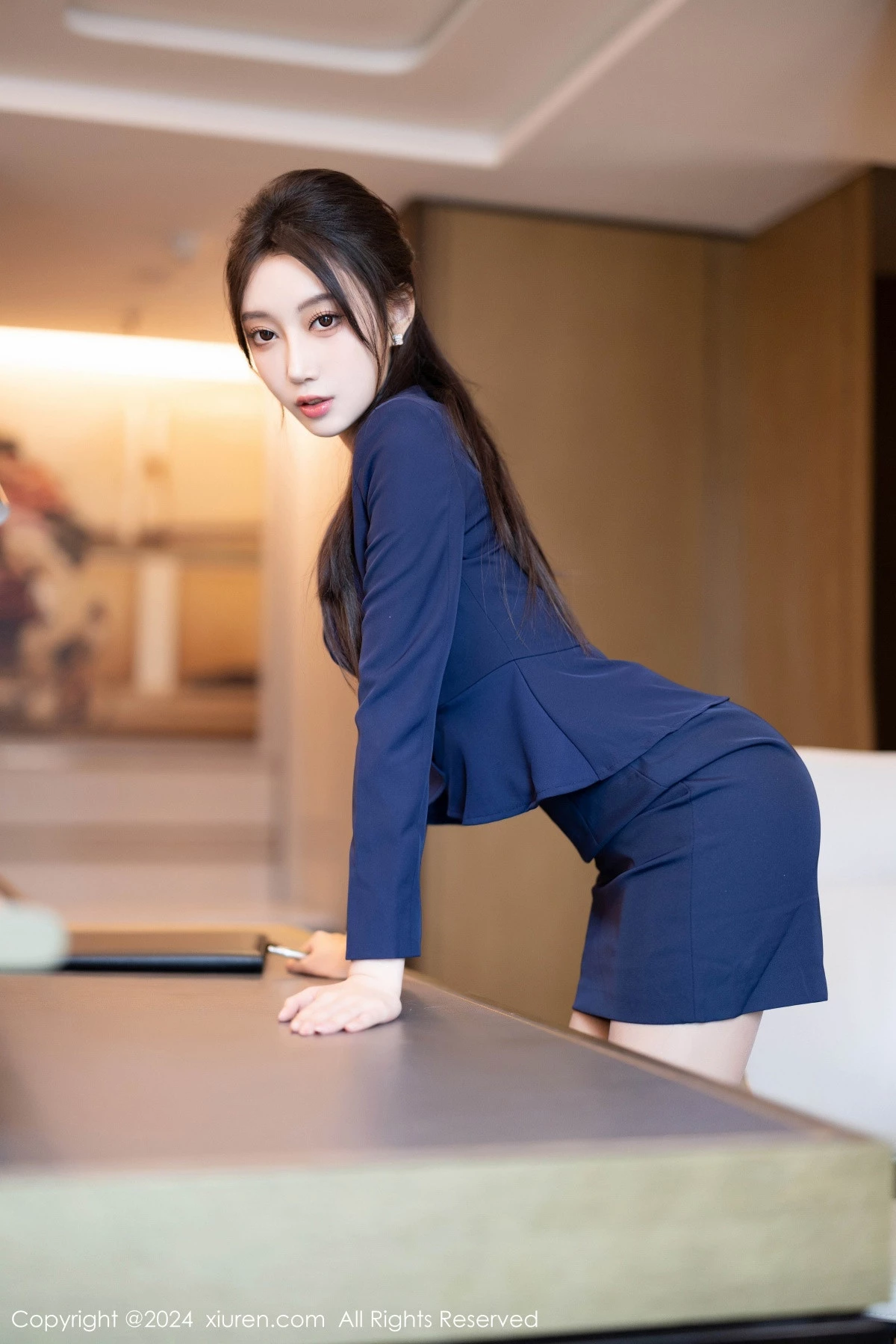 [[XiuRen秀人网]秀人网]No.8669_模特玥儿玥性感蓝色OL服饰露黑色蕾丝内衣配开档灰丝诱惑写真90P