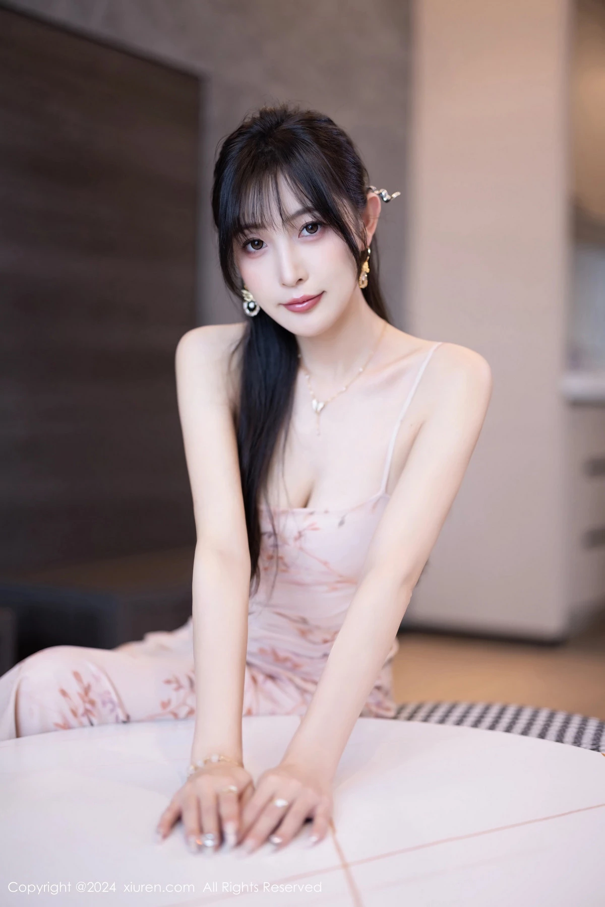 [[XiuRen秀人网]秀人网]No.8682_模特林星阑性感浅粉色连衣裙+灰色连体内衣秀曼妙身姿诱惑写真82P