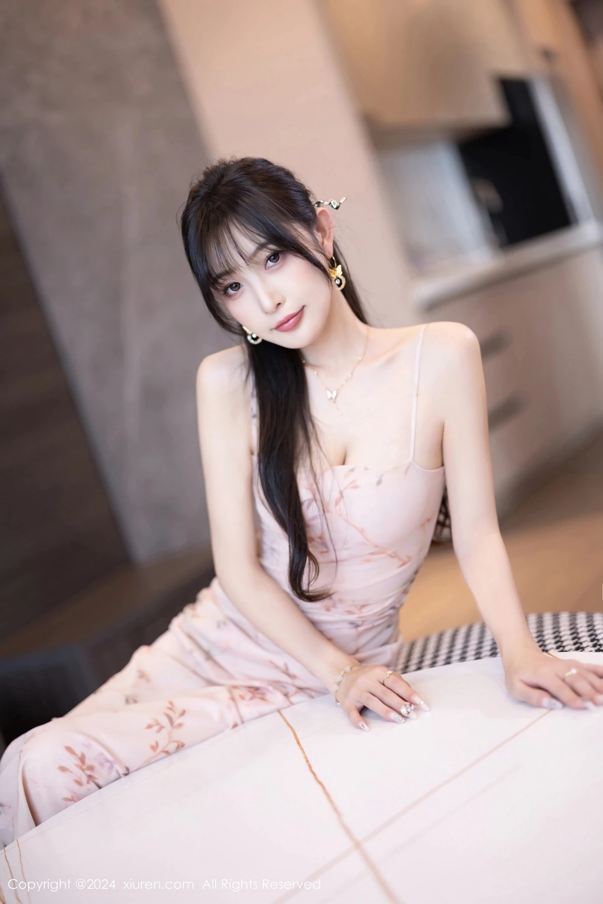 [[XiuRen秀人网]秀人网]No.8682_模特林星阑性感浅粉色连衣裙+灰色连体内衣秀曼妙身姿诱惑写真82P