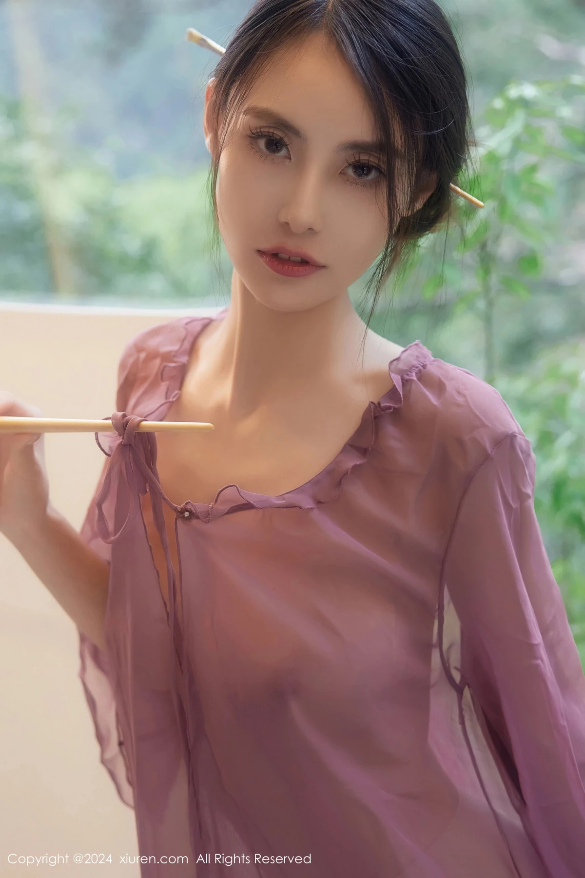 [[XiuRen秀人网]秀人网]No.8687_模特Lingyu69性感紫色轻透连衣裙配白丝袜秀丰腴身材诱惑写真86P