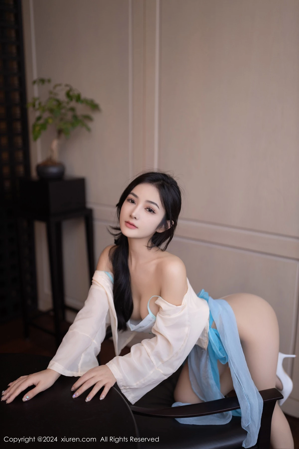 [[XiuRen秀人网]秀人网]No.8691_模特谭小灵性感浅蓝色古风服饰配超薄肉丝秀丰腴身材诱惑写真80P