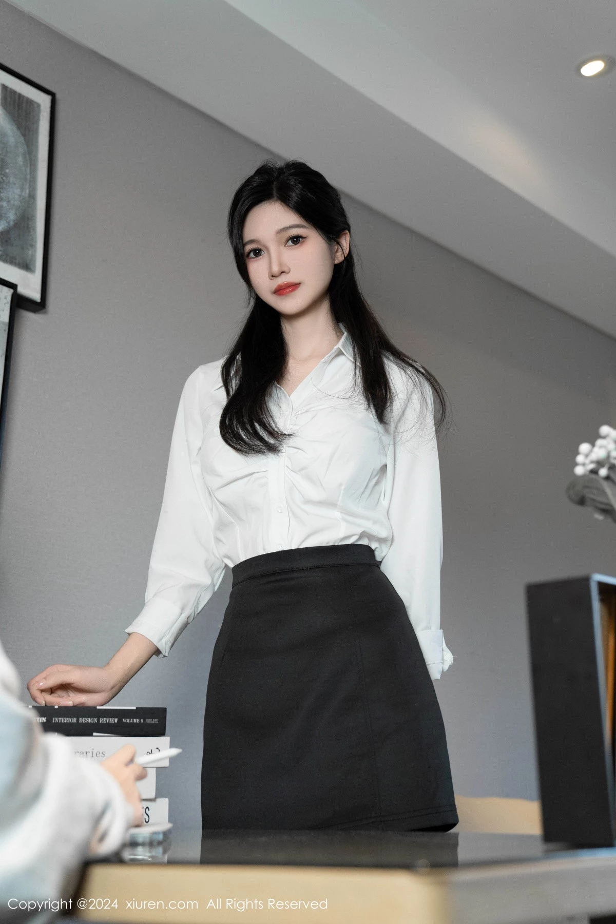[[XiuRen秀人网]秀人网]No.8697_模特程程程性感OL服饰露紫色内衣配黑丝袜秀苗条身材迷人写真93P