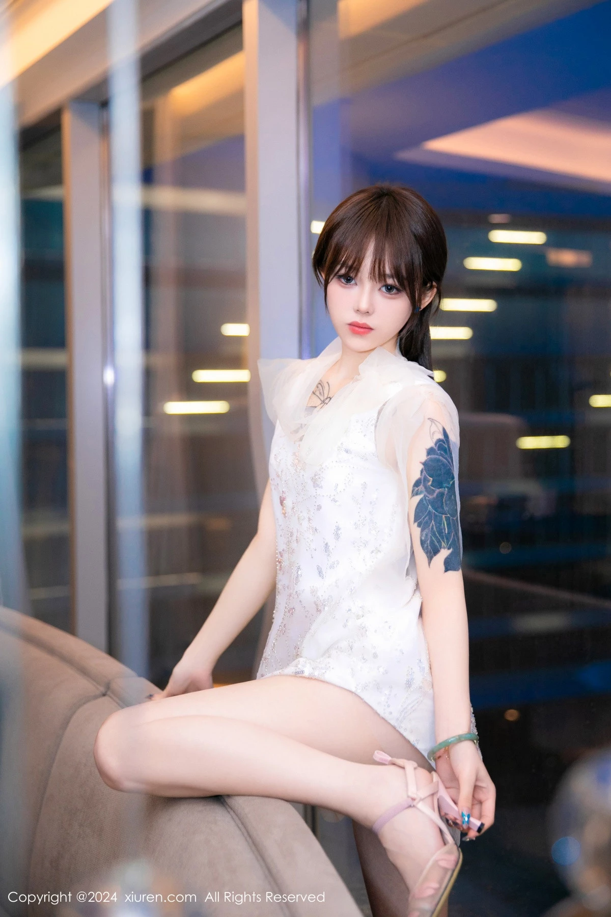 [[XiuRen秀人网]秀人网]No.8696_模特奶瓶性感白色连衣短裙露粉色情趣内衣秀曼妙身姿诱惑写真81P