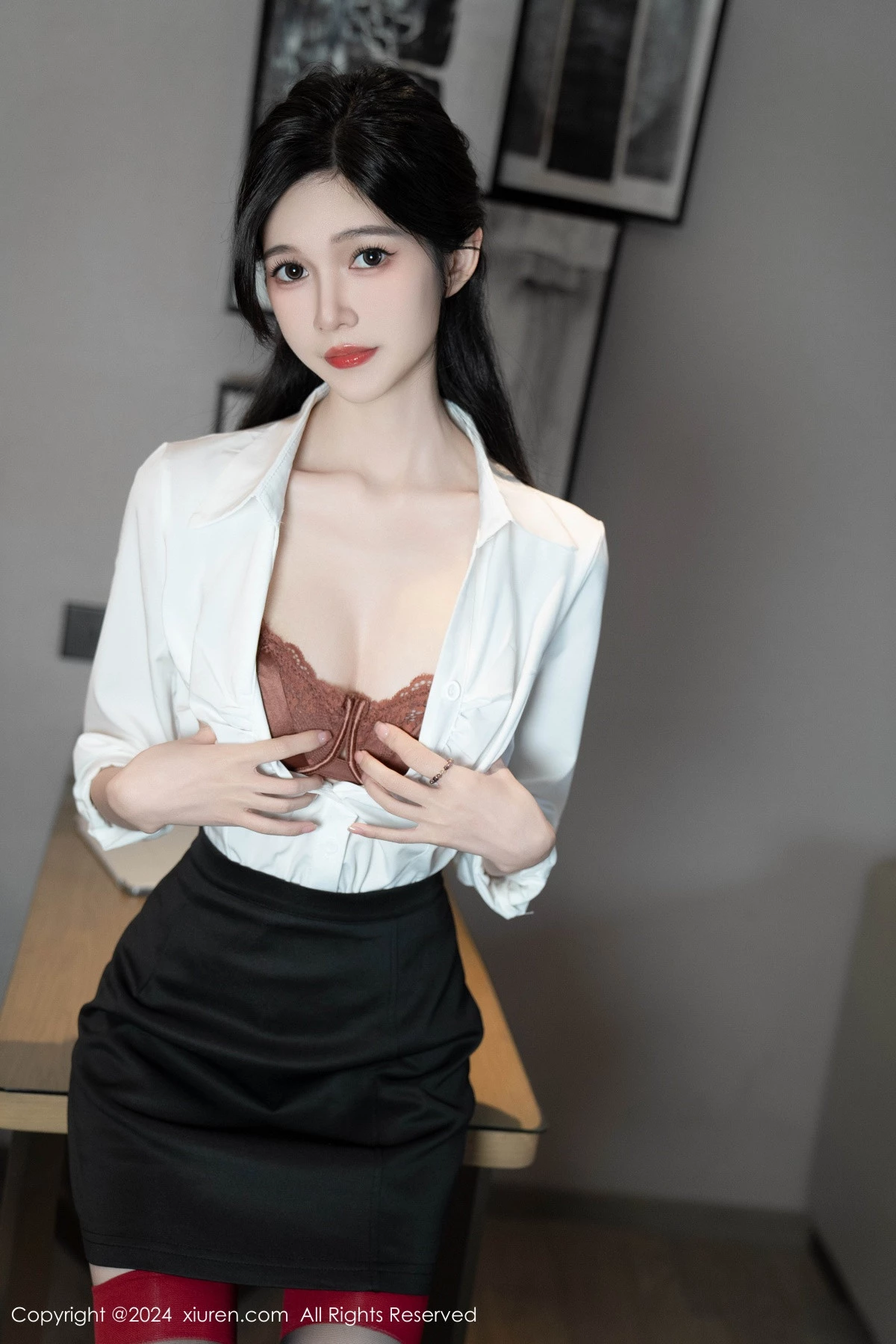 [[XiuRen秀人网]秀人网]No.8697_模特程程程性感OL服饰露紫色内衣配黑丝袜秀苗条身材迷人写真93P