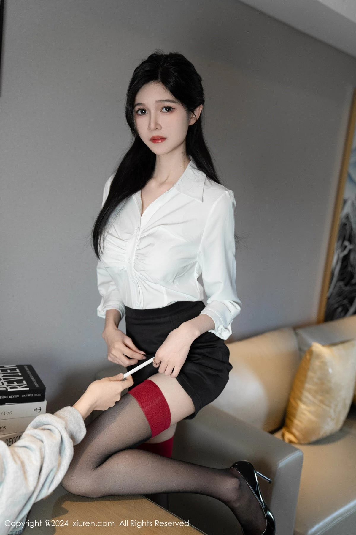 [[XiuRen秀人网]秀人网]No.8697_模特程程程性感OL服饰露紫色内衣配黑丝袜秀苗条身材迷人写真93P