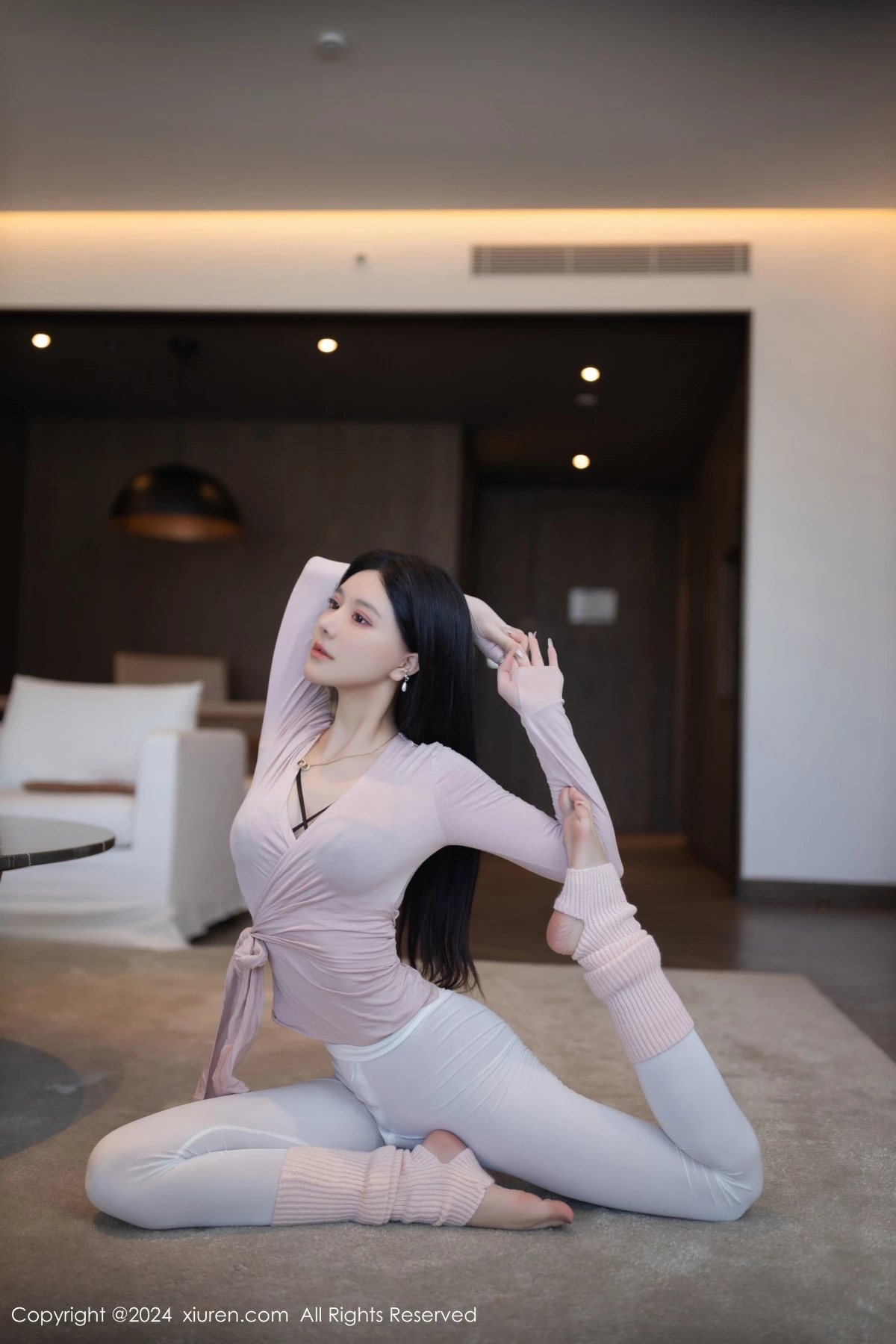[[XiuRen秀人网]秀人网]No.8705_模特幼幼性感浅粉色瑜伽服配露臀白长裤紧身秀完美身材诱惑写真81P