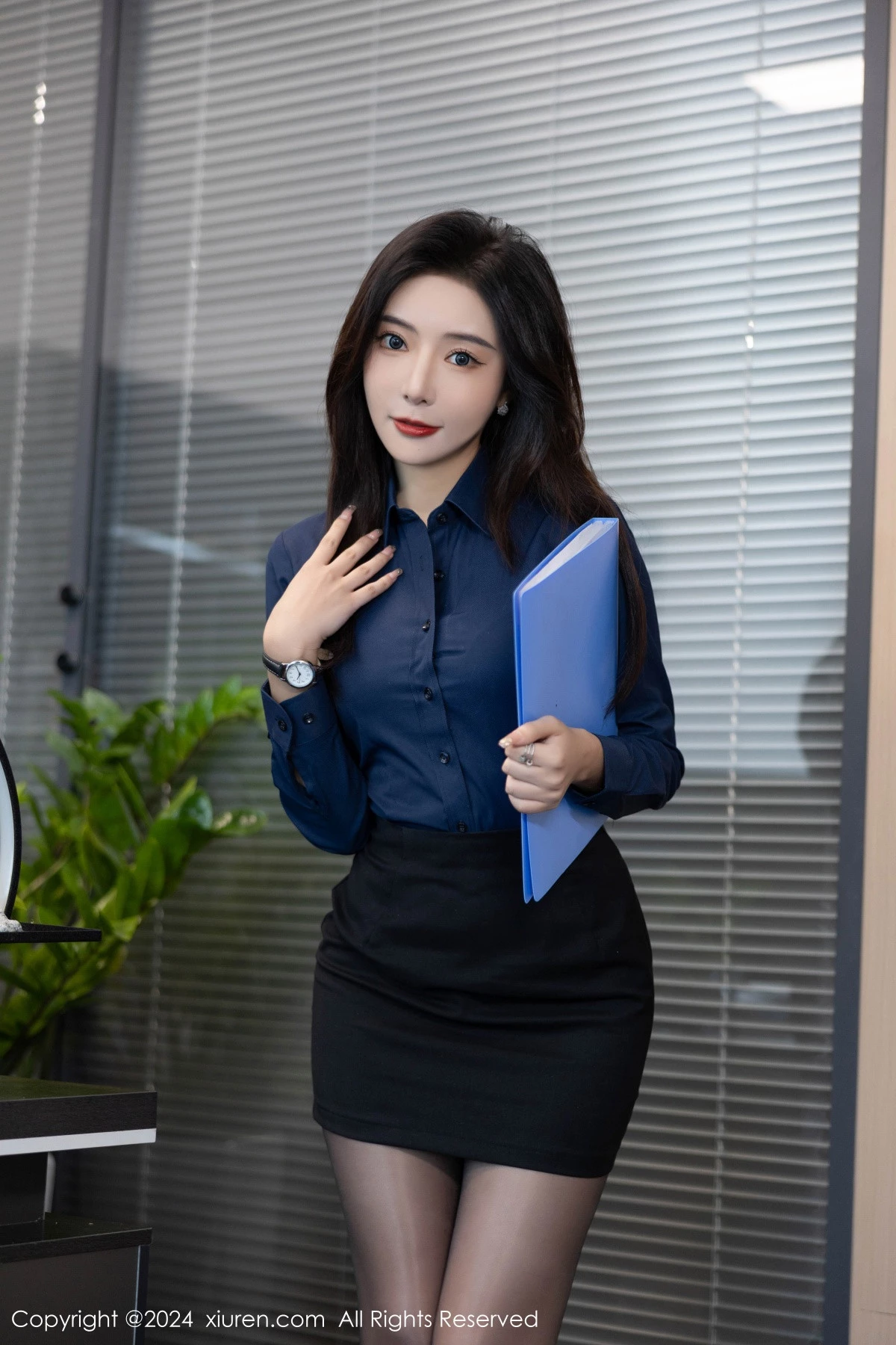 [[XiuRen秀人网]秀人网]No.8760_女神王馨瑶yanni性感Ol深色服饰配开档黑丝秀完美身材诱惑写真88P
