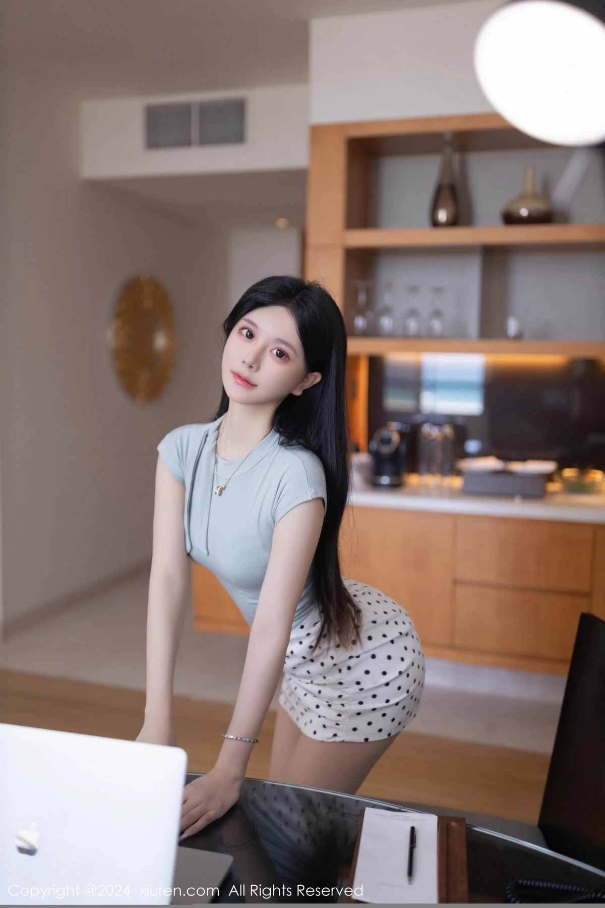 [[XiuRen秀人网]秀人网]No.8774_模特幼幼性感淡蓝色上衣配白色短裙露超薄肉丝秀美腿诱惑写真80P