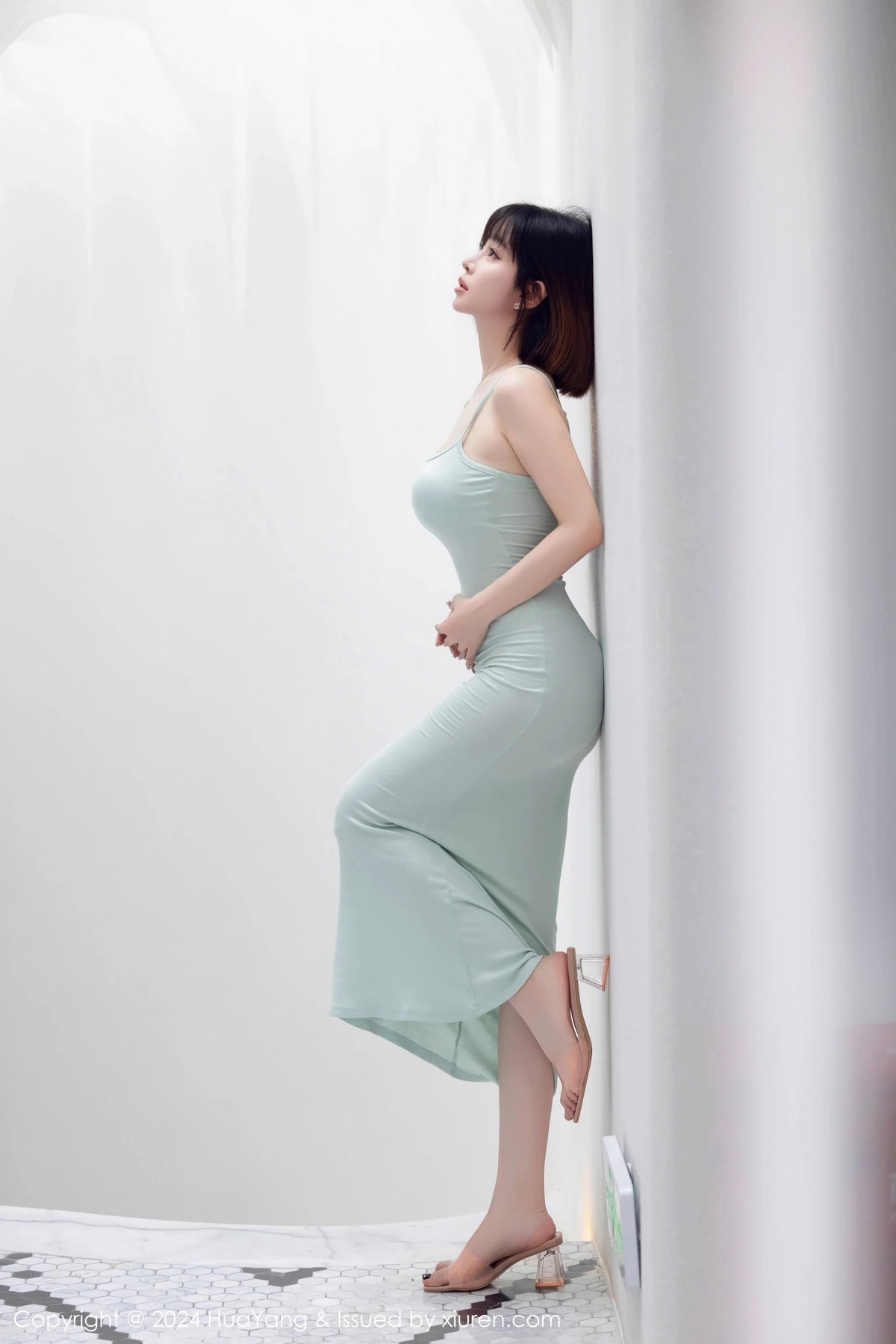 [HuaYang花漾]Vol.586_女神王雨纯性感淡绿色露肩连衣长裙半脱秀丰腴身姿撩人诱惑写真94P