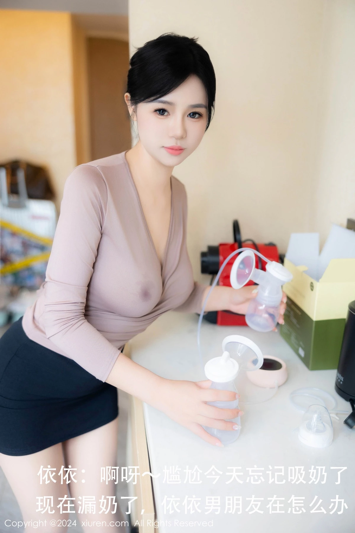 [[XiuRen秀人网]秀人网]No.8798_模特金小依性感浅粉上衣配黑短裙露超薄肉丝秀惹火身材诱惑写真76P