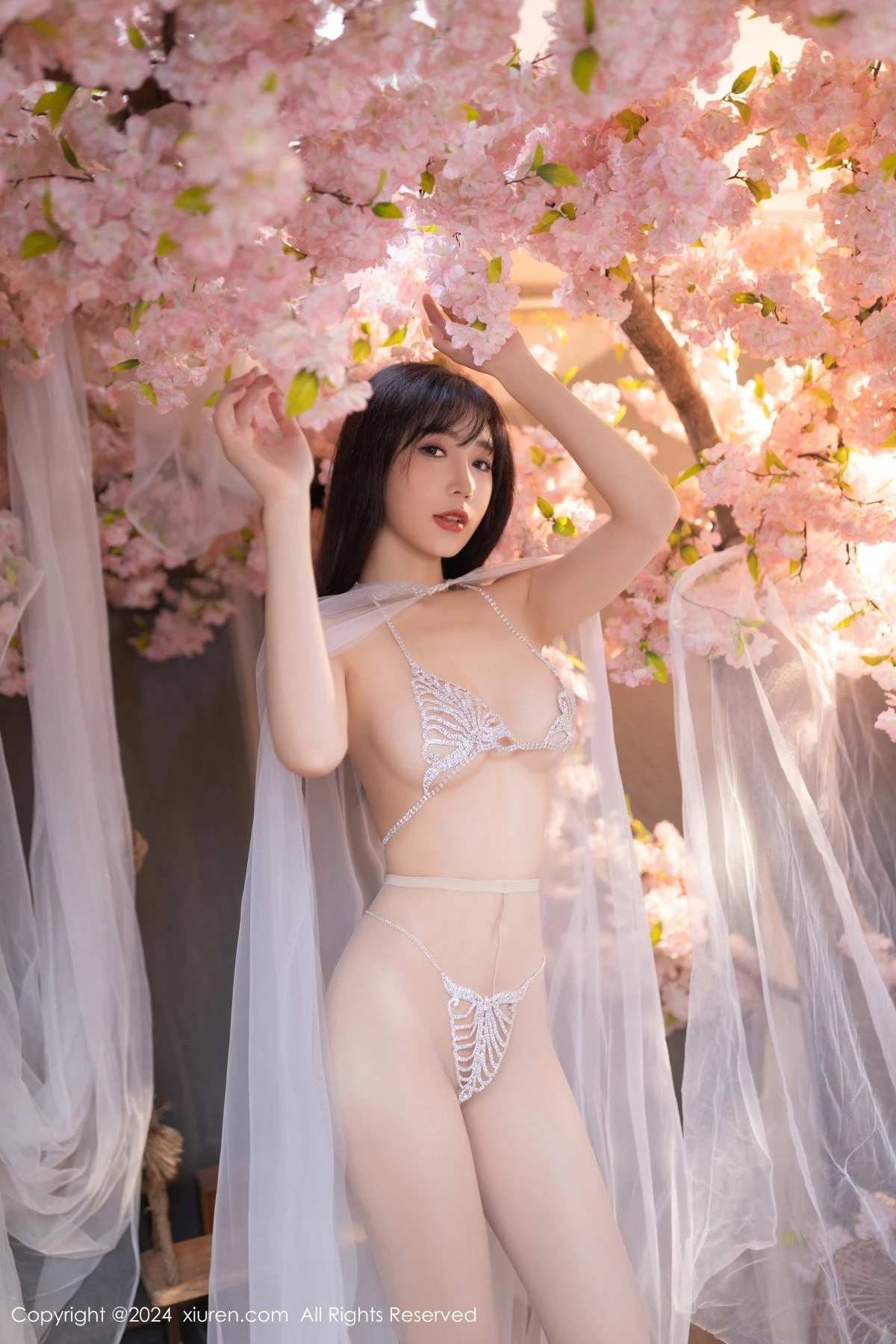 [[XiuRen秀人网]秀人网]No.8807_模特陆萱萱性感白色轻透网纱配白色珍珠内衣秀惹火身材诱惑写真80P