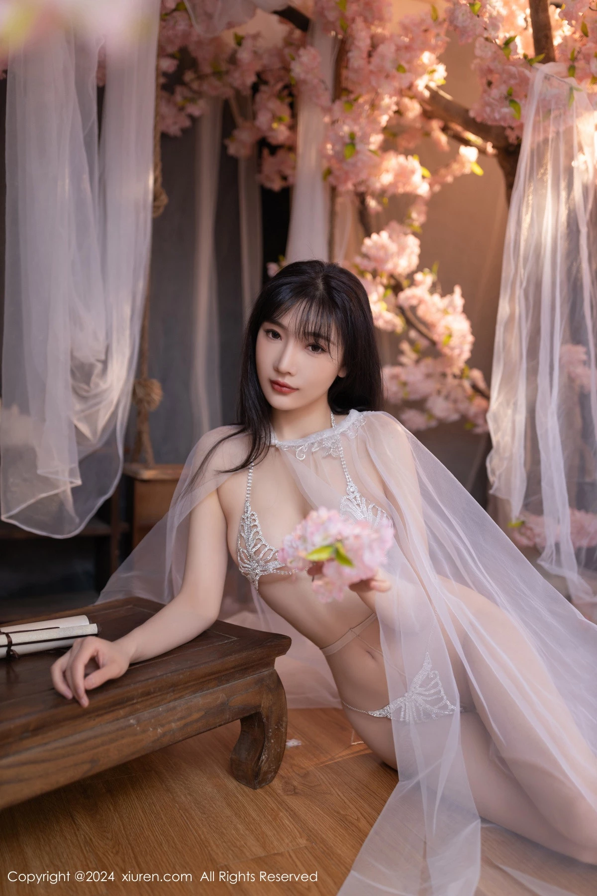 [[XiuRen秀人网]秀人网]No.8807_模特陆萱萱性感白色轻透网纱配白色珍珠内衣秀惹火身材诱惑写真80P