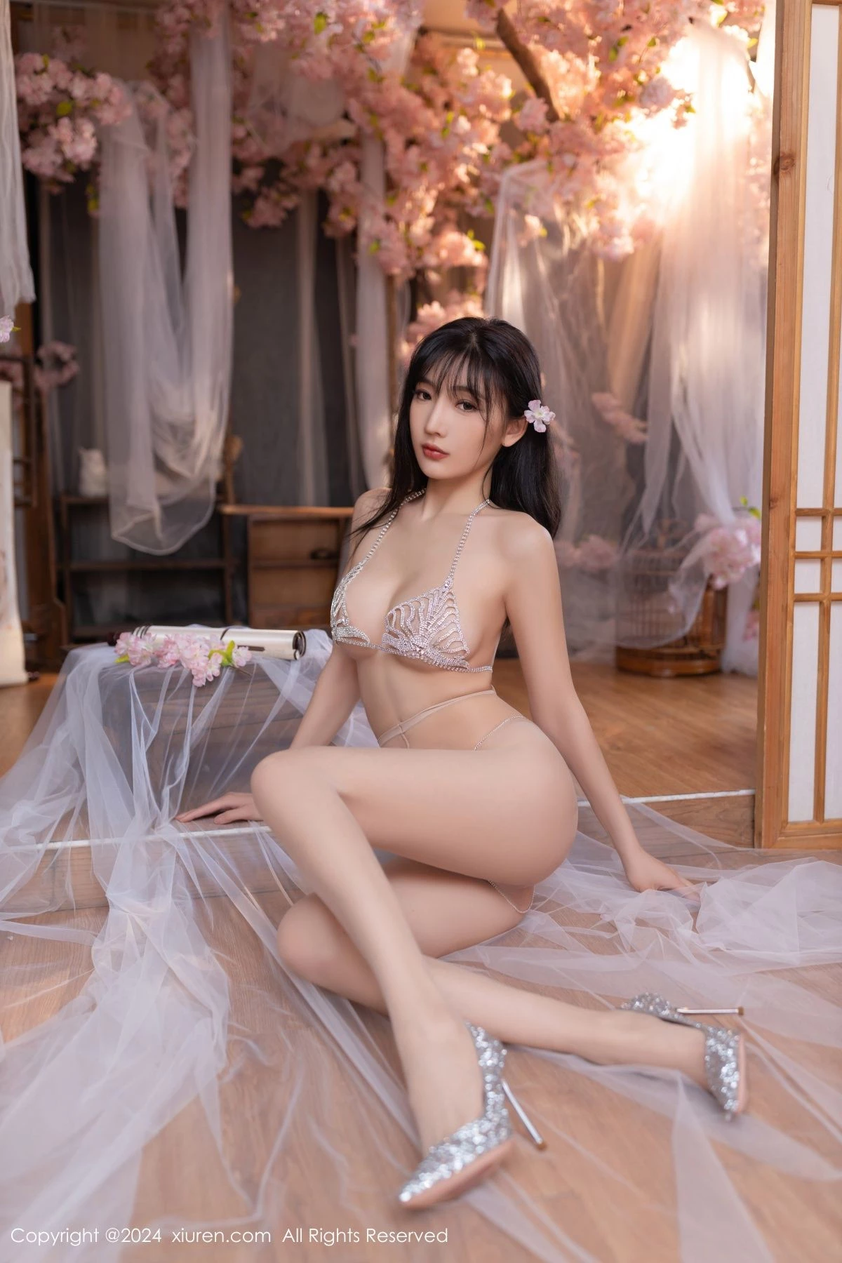 [[XiuRen秀人网]秀人网]No.8807_模特陆萱萱性感白色轻透网纱配白色珍珠内衣秀惹火身材诱惑写真80P