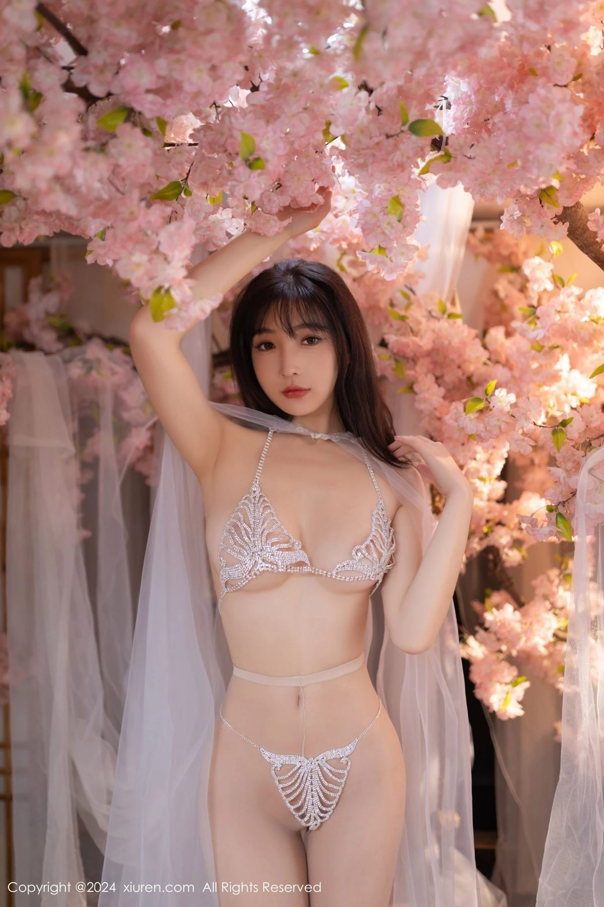 [[XiuRen秀人网]秀人网]No.8807_模特陆萱萱性感白色轻透网纱配白色珍珠内衣秀惹火身材诱惑写真80P