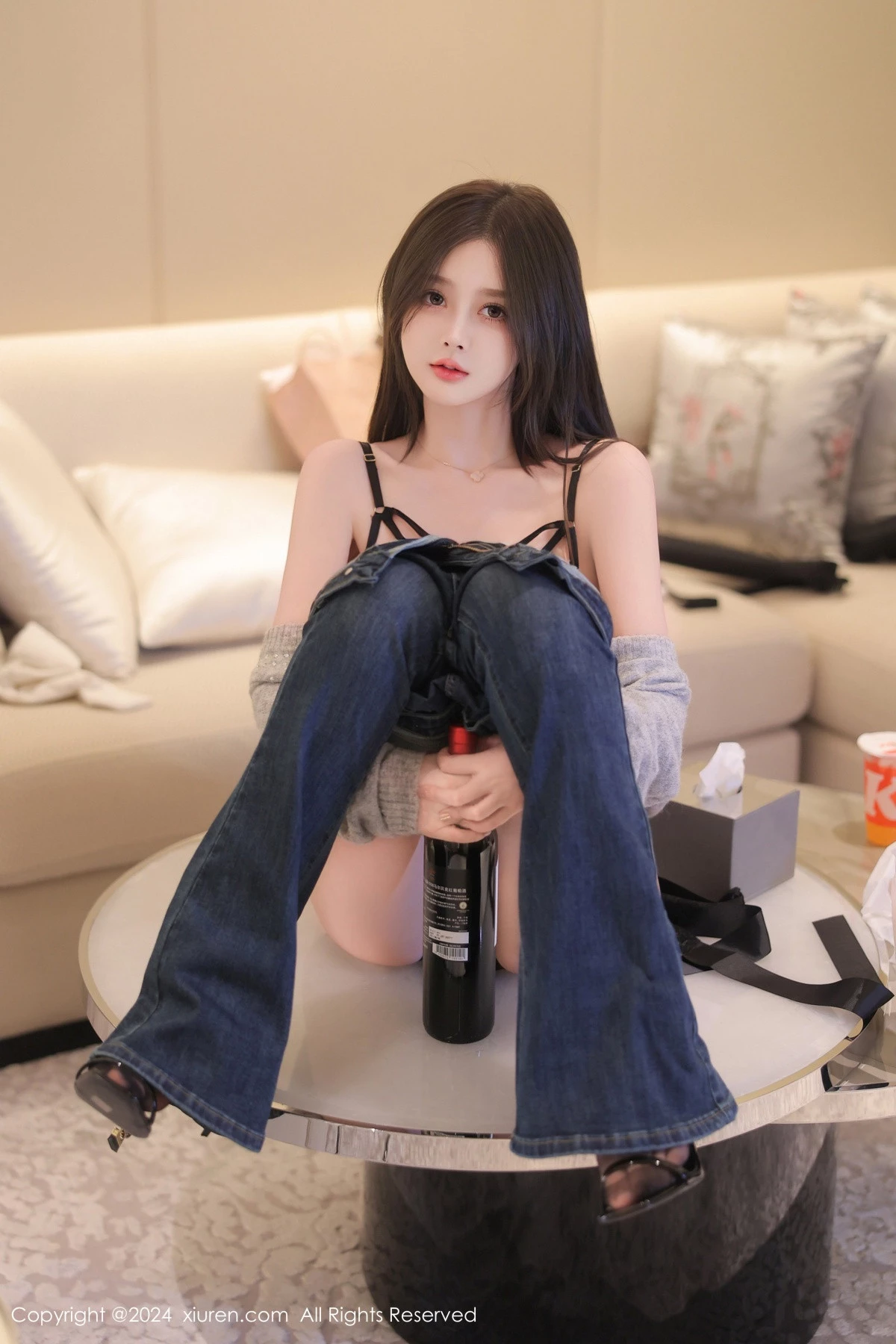 [[XiuRen秀人网]秀人网]No.8806_模特奶喵喵灰色上衣露性感黑色蕾丝情趣内衣秀丰满身材诱惑写真81P