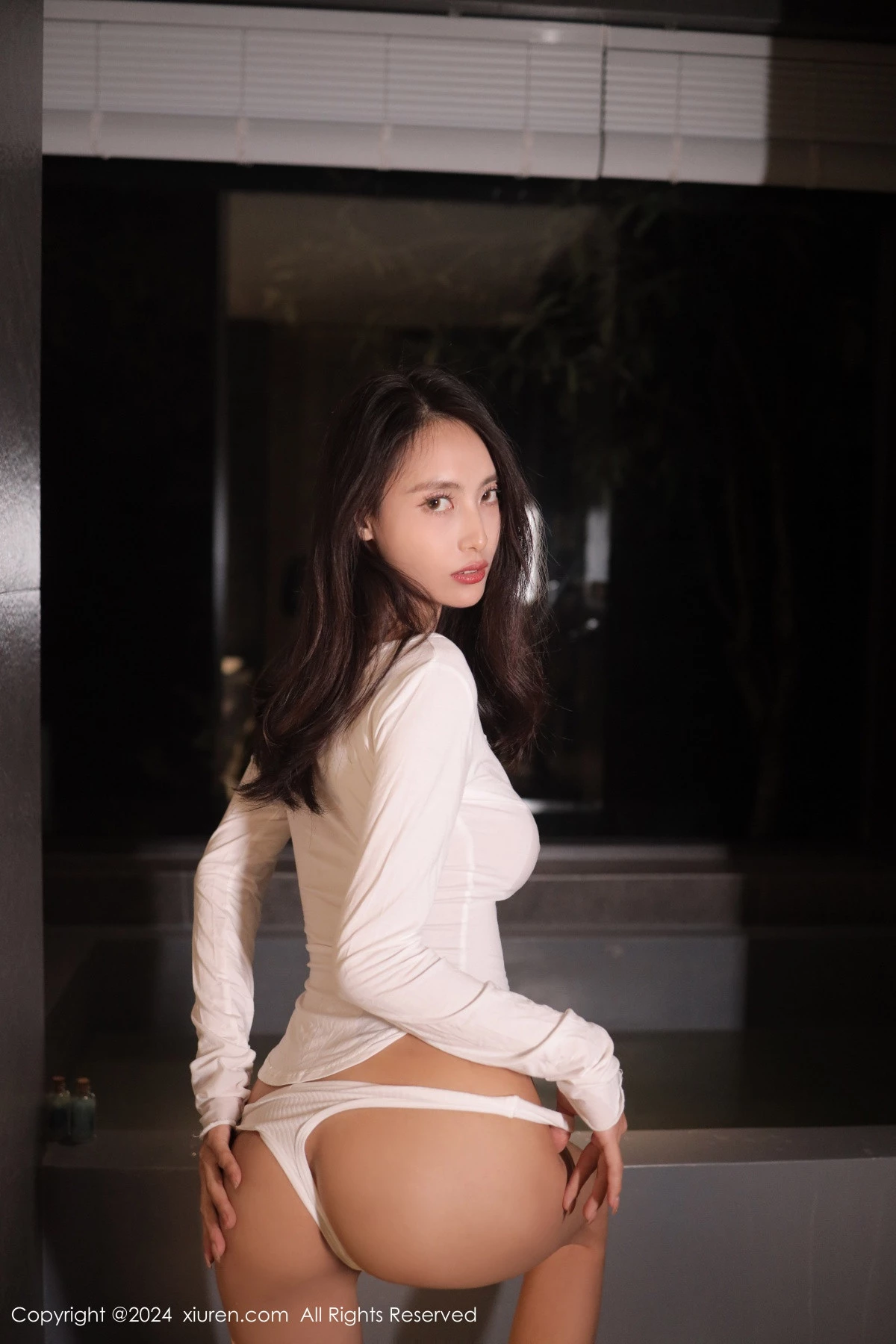 [[XiuRen秀人网]秀人网]No.8804_模特Lingyu69性感白色轻透上衣配白色内裤秀惹火身材诱惑写真84P
