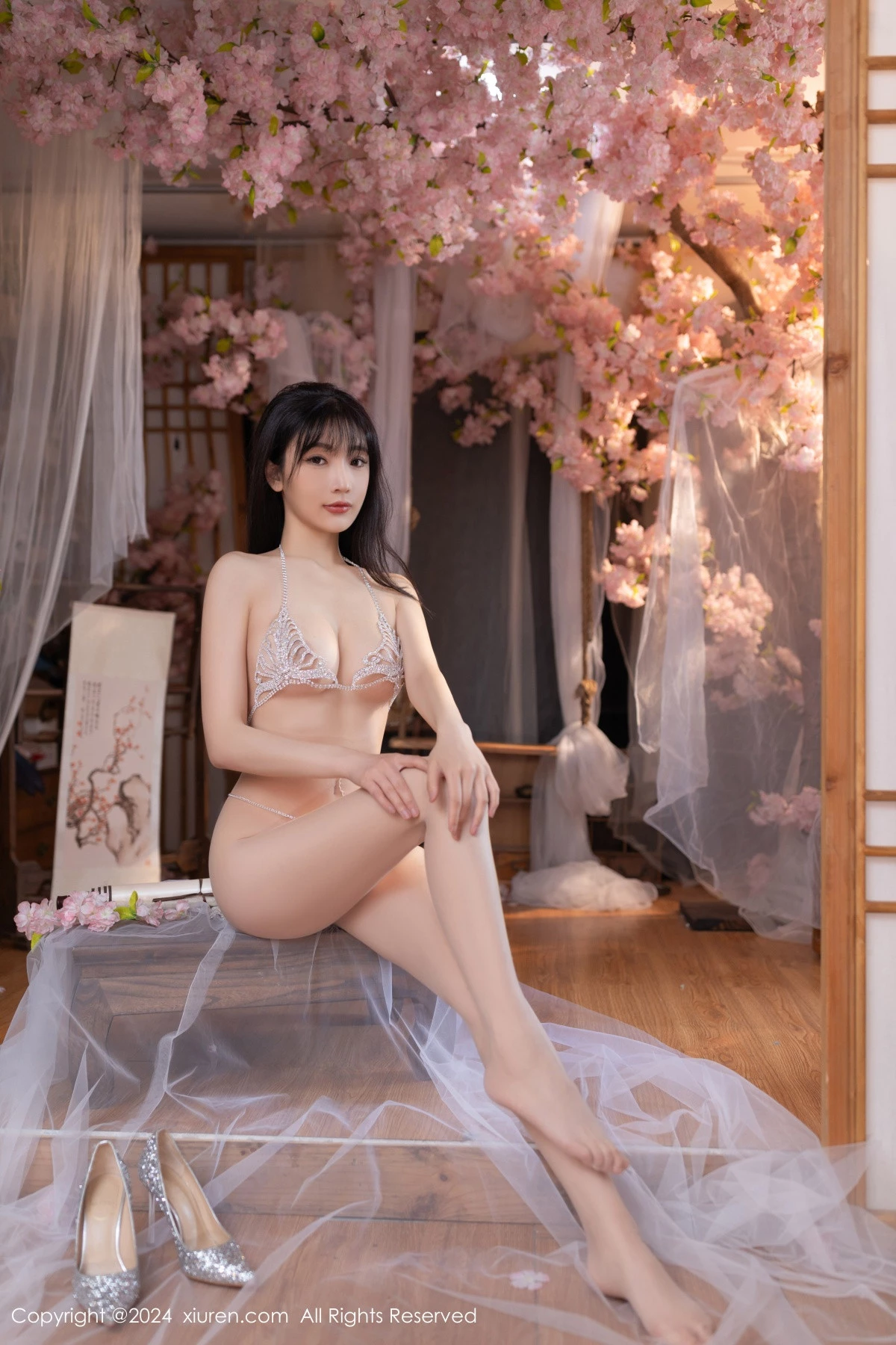 [[XiuRen秀人网]秀人网]No.8807_模特陆萱萱性感白色轻透网纱配白色珍珠内衣秀惹火身材诱惑写真80P